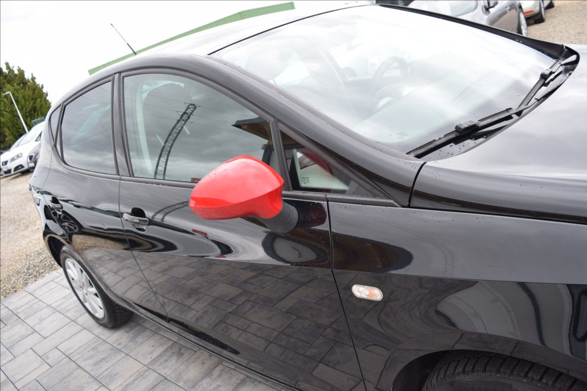 Seat Ibiza, 1,2 i 66KW FR-LINE NÍZKÉ KM - fotka 6