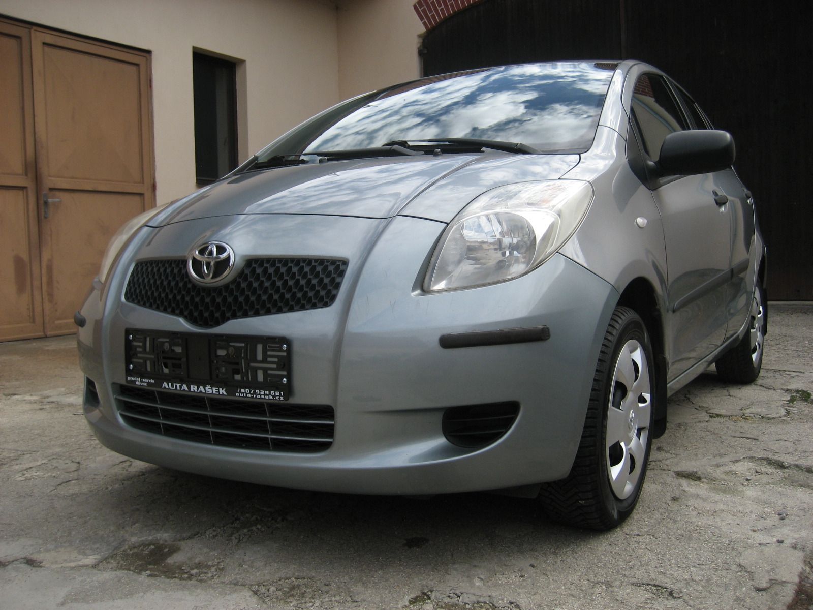 Toyota Yaris, 1.0, 140000 KM