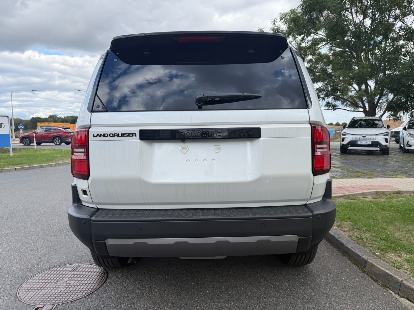 Toyota Land Cruiser, MC 2027 EXECUTIVE Skyview 2.8D - fotka 5