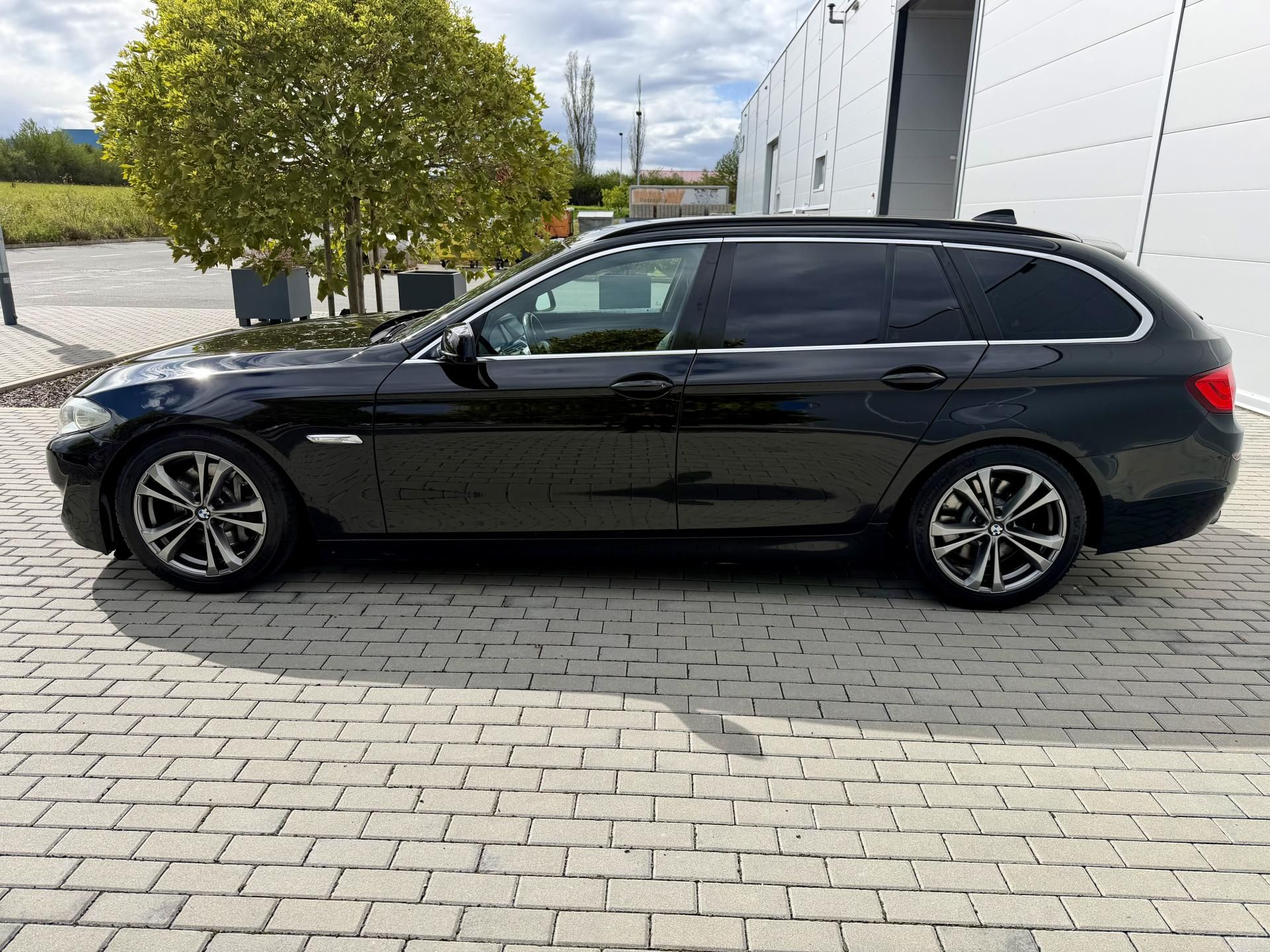 BMW Řada 5, 530xD XENONY NAVIGACE KŮŽE - fotka 5