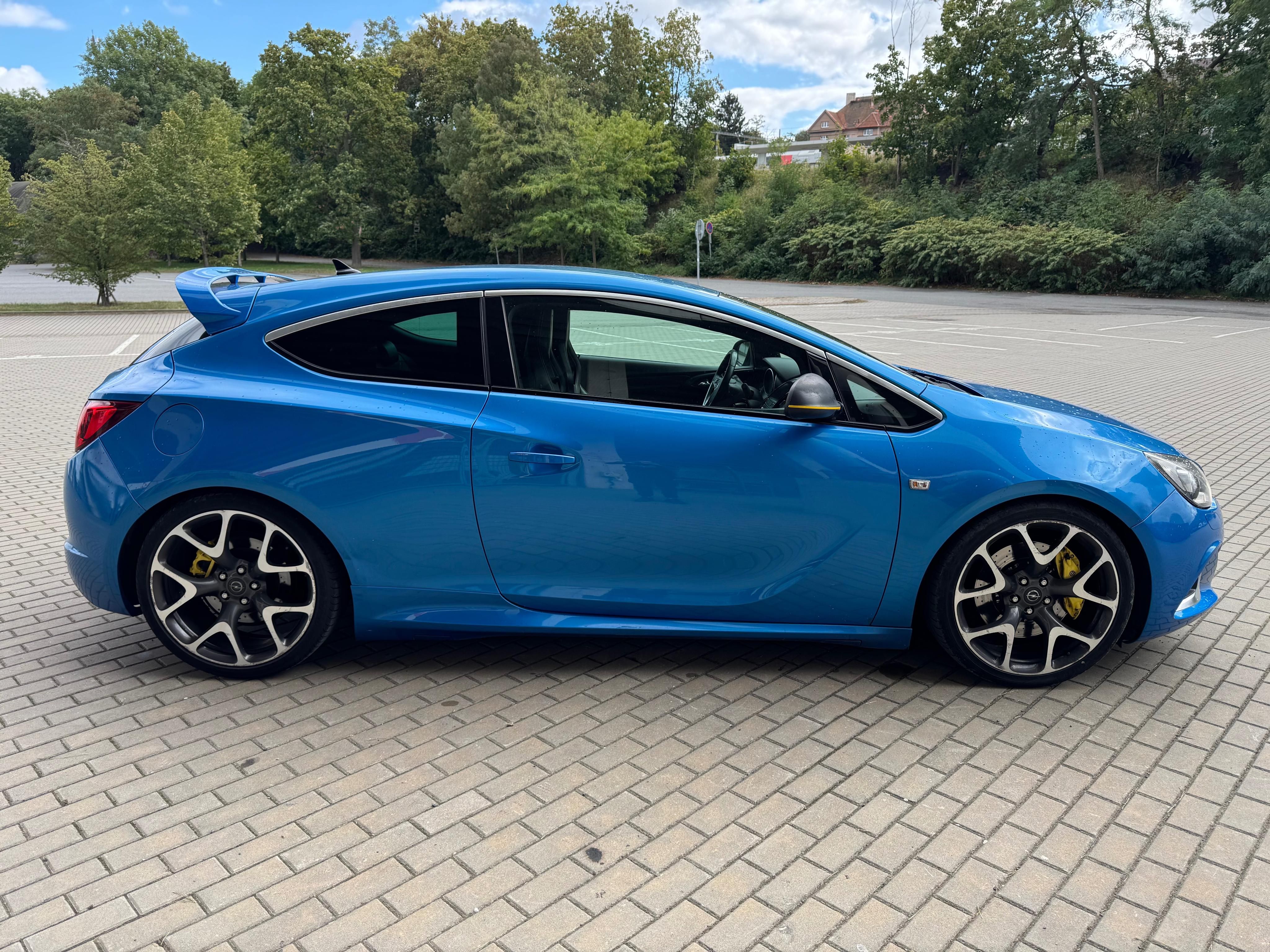 Opel Astra, GTC OPC 2.0 Turbo 206kw - fotka 6