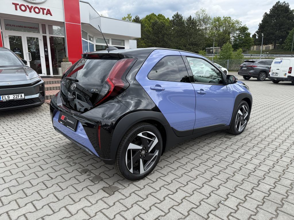 Toyota Aygo, 1.5 Hybrid Executive - fotka 6