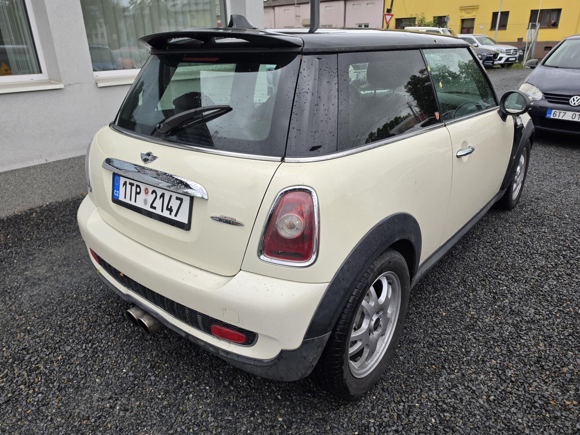 Mini Cooper S, 1.6 128Kw Xenon Harman - fotka 4