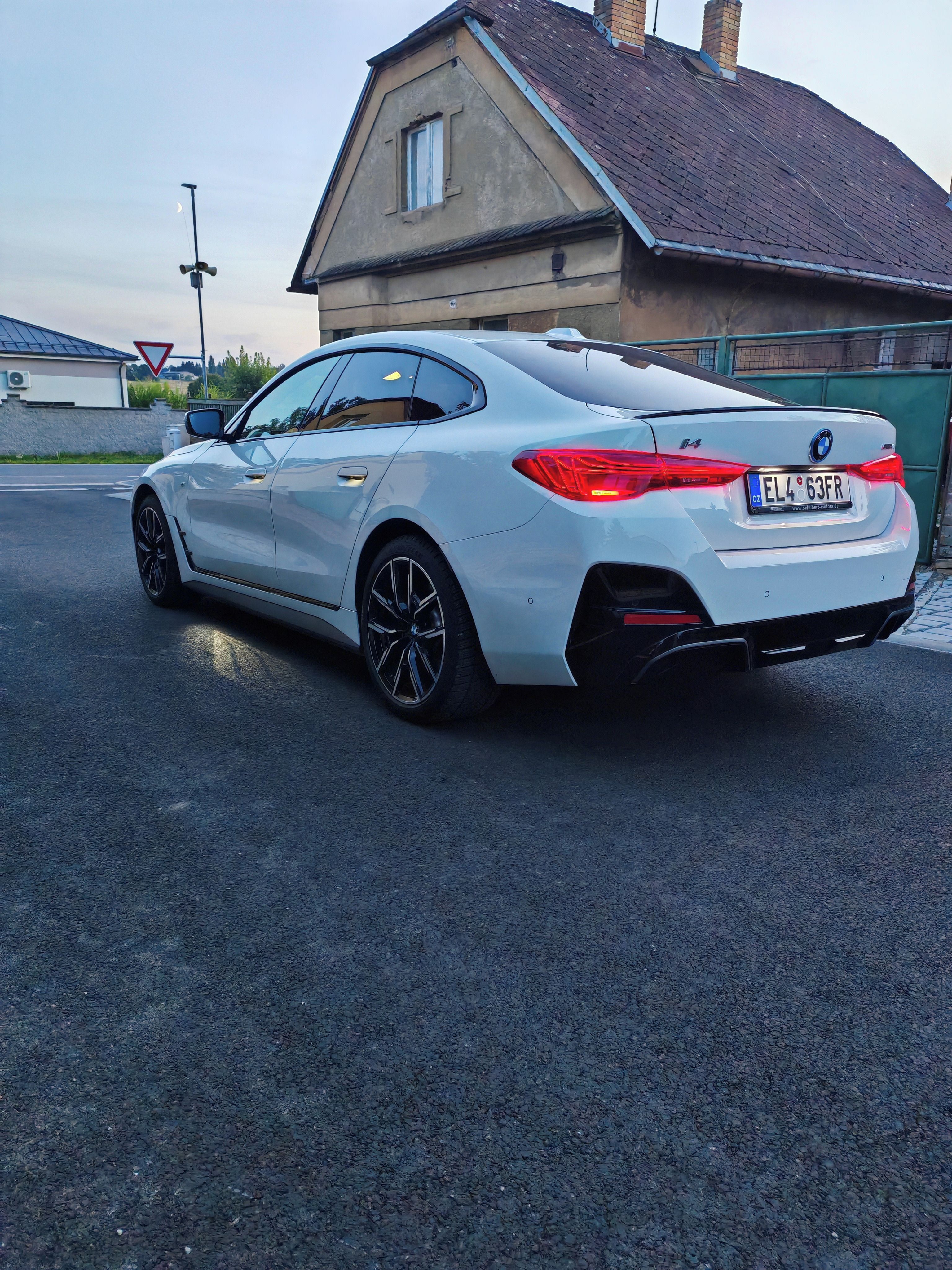 BMW i4, BMW I4 Facelift eDrive 40 - fotka 6