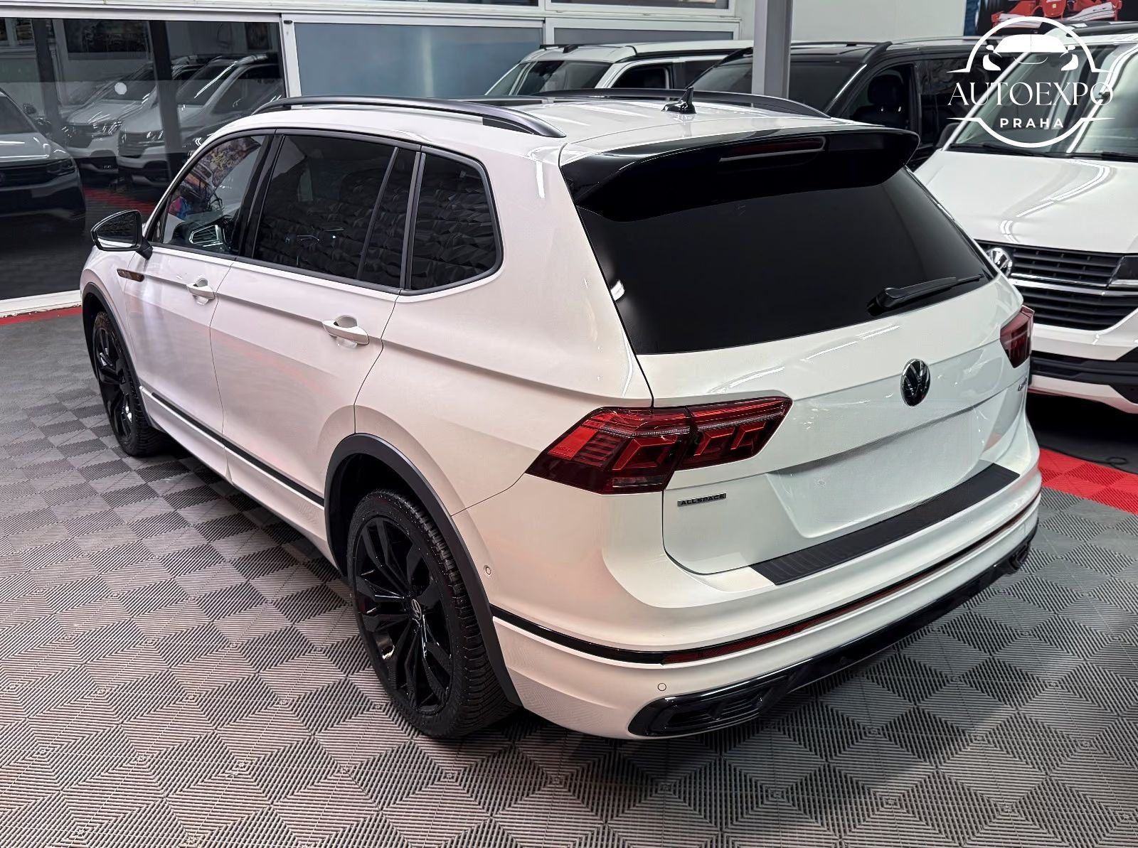 Volkswagen Tiguan Allspace, 2.0 TSI DSG 4Motion R-Line - fotka 6