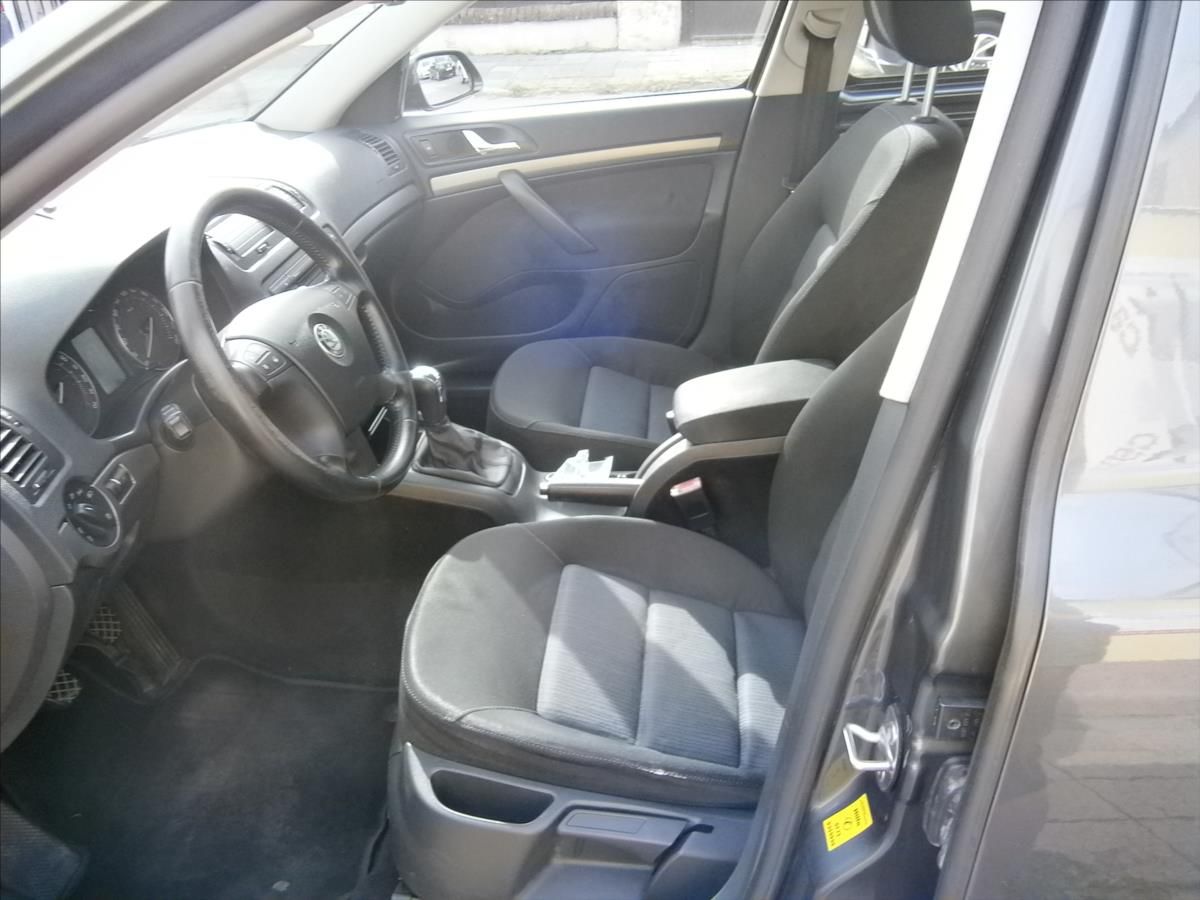 Škoda Octavia, 1,6 i 85 KW KLIMA - fotka 6