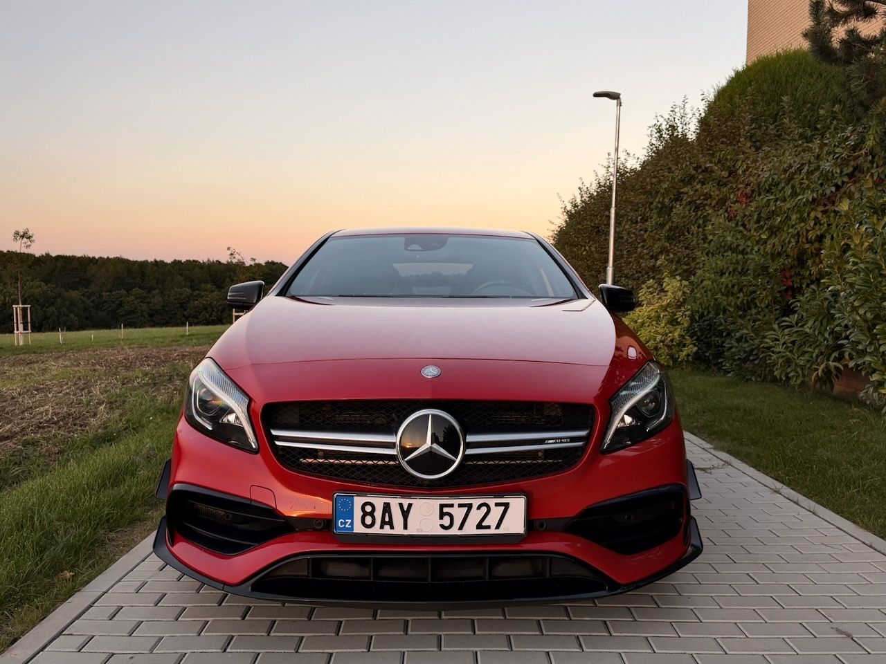 Mercedes-Benz Třídy A, A45 AMG/AERO/SKOŘEPINY/DPH - fotka 2