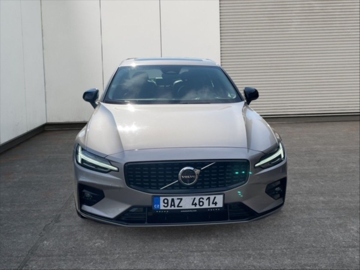 Volvo S60, 2,0 B5 Ultimate Dark AWD AT - fotka 2