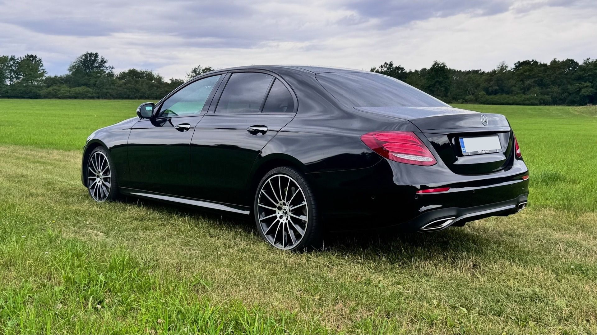 Mercedes-Benz Třídy E, E450 V6 Biturbo 4matic AMG - fotka 5