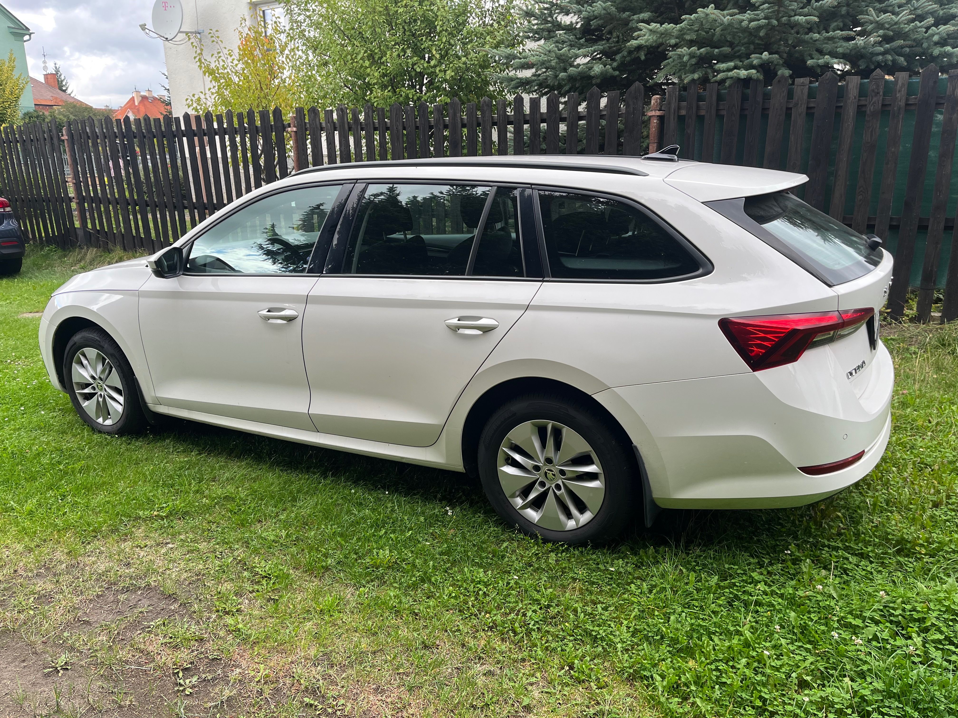 Škoda Octavia, Kombi 2.0 TDI 85KW - fotka 4