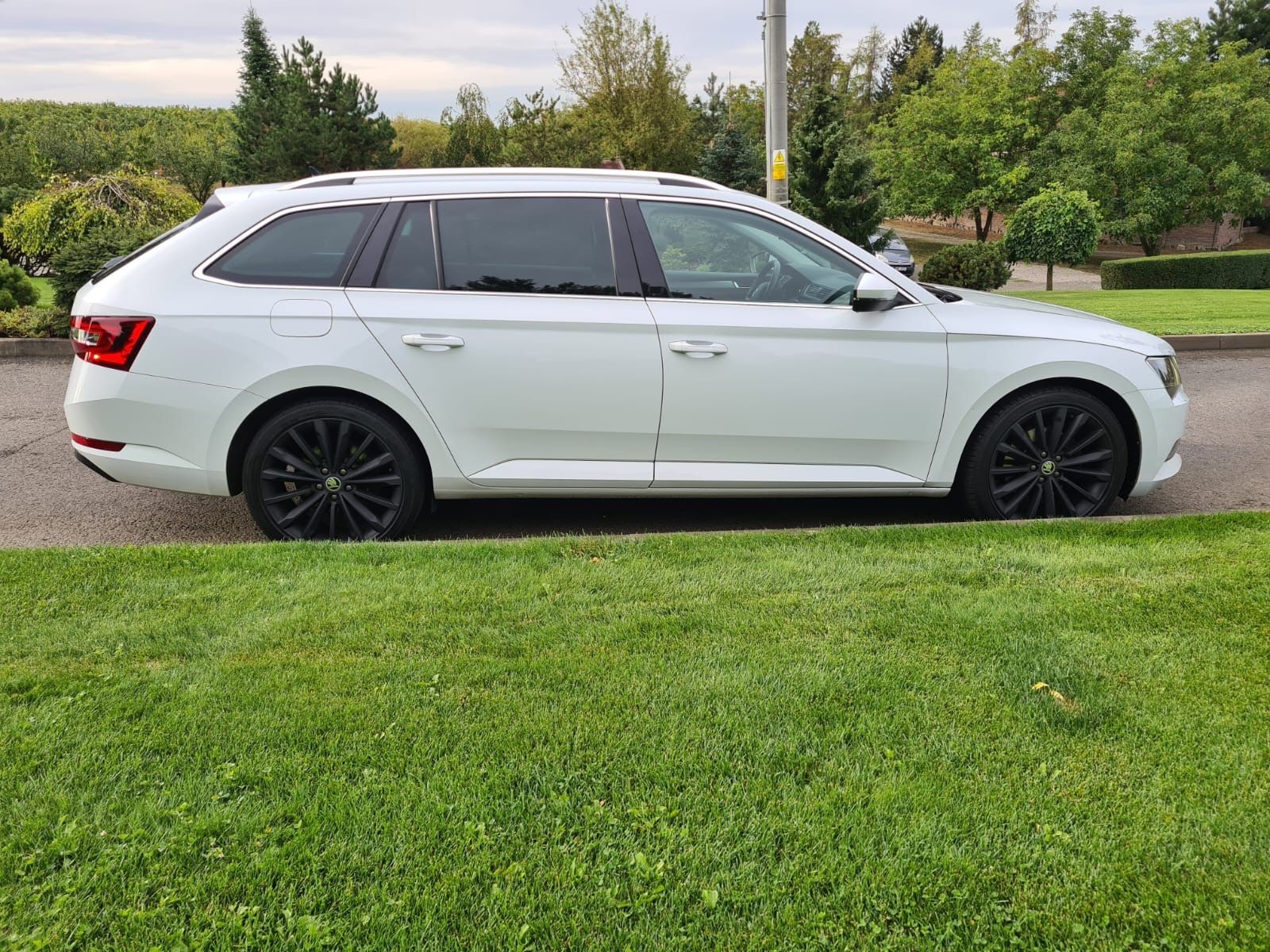 Škoda Superb, 1.6 TDi 88KW DSG NAV - fotka 5