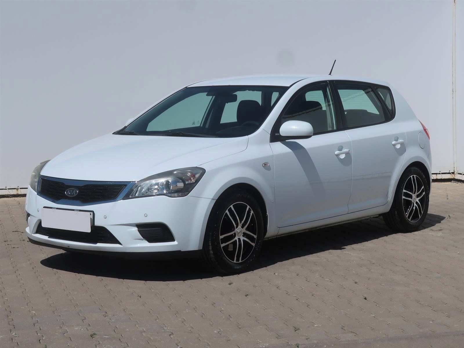 Kia Cee´d, 1.4 CVVT, Serv.kniha - fotka 2