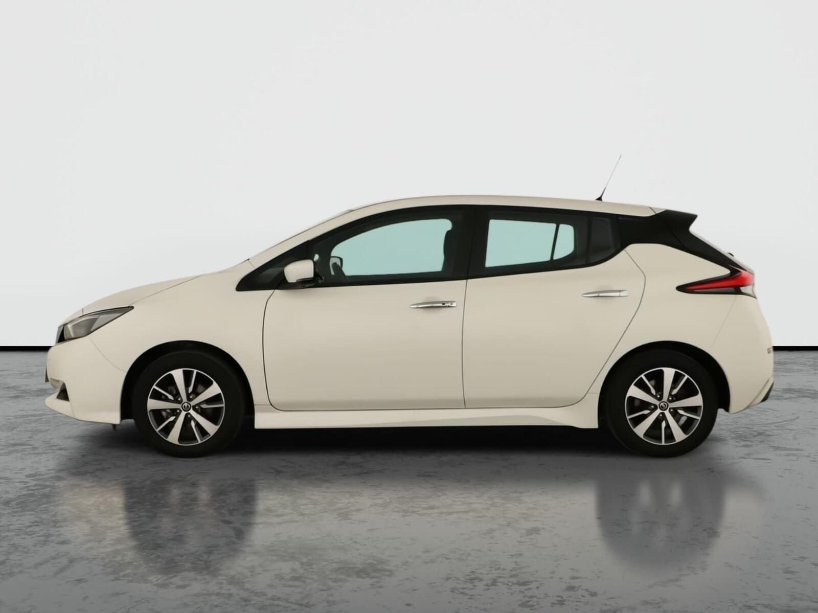 Nissan LEAF, 40 kWh, SoH 92%, Automat - fotka 3