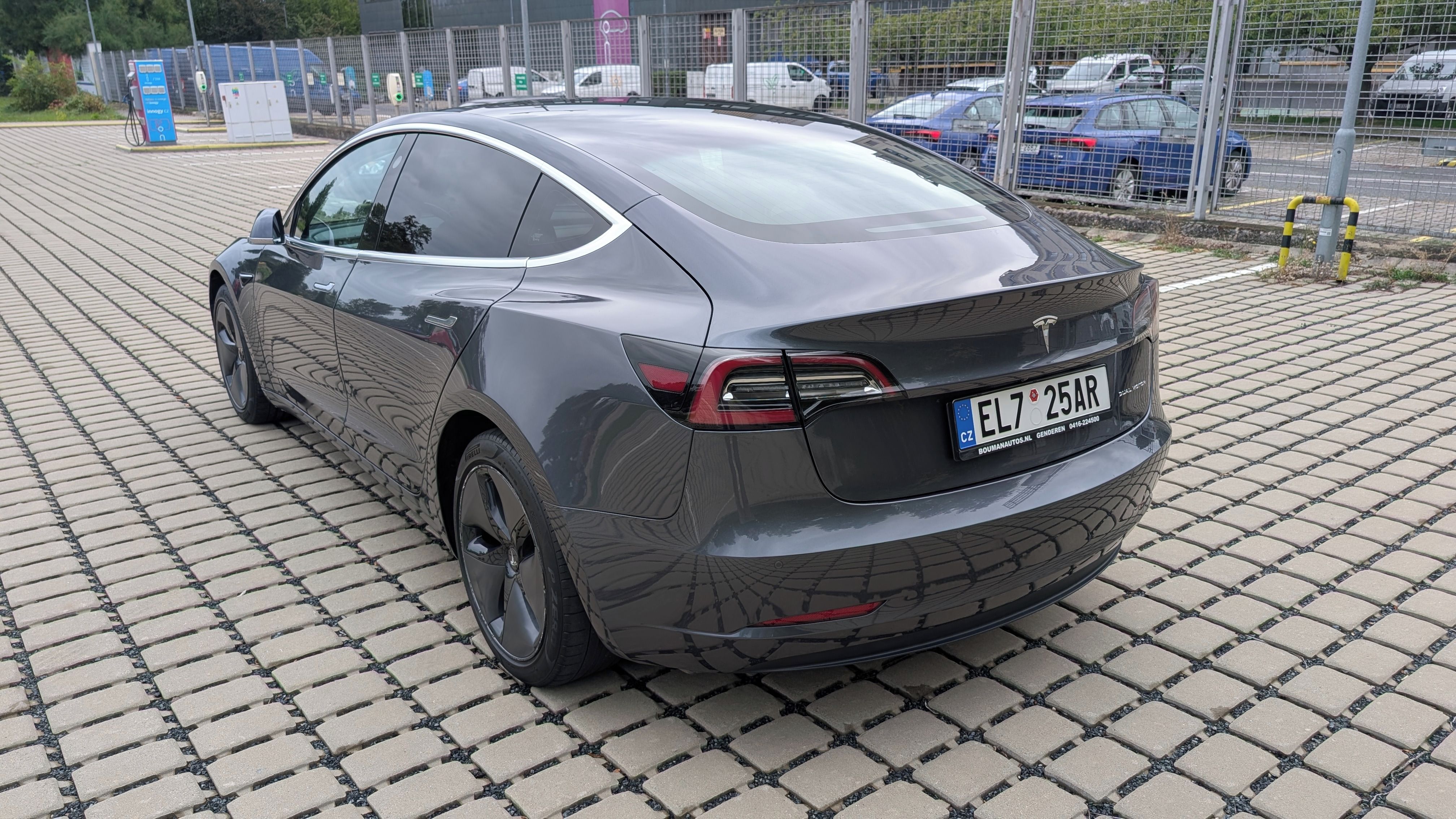 Tesla Model 3, Long Range, 4x4, garážováno - fotka 4