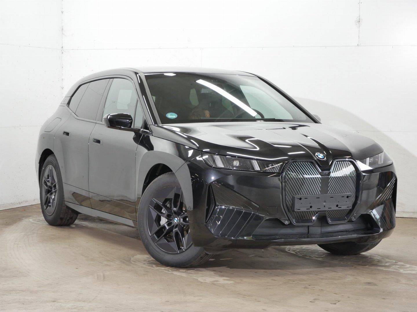 BMW iX, iX45 xDrive Vzduch Tažné - fotka 2