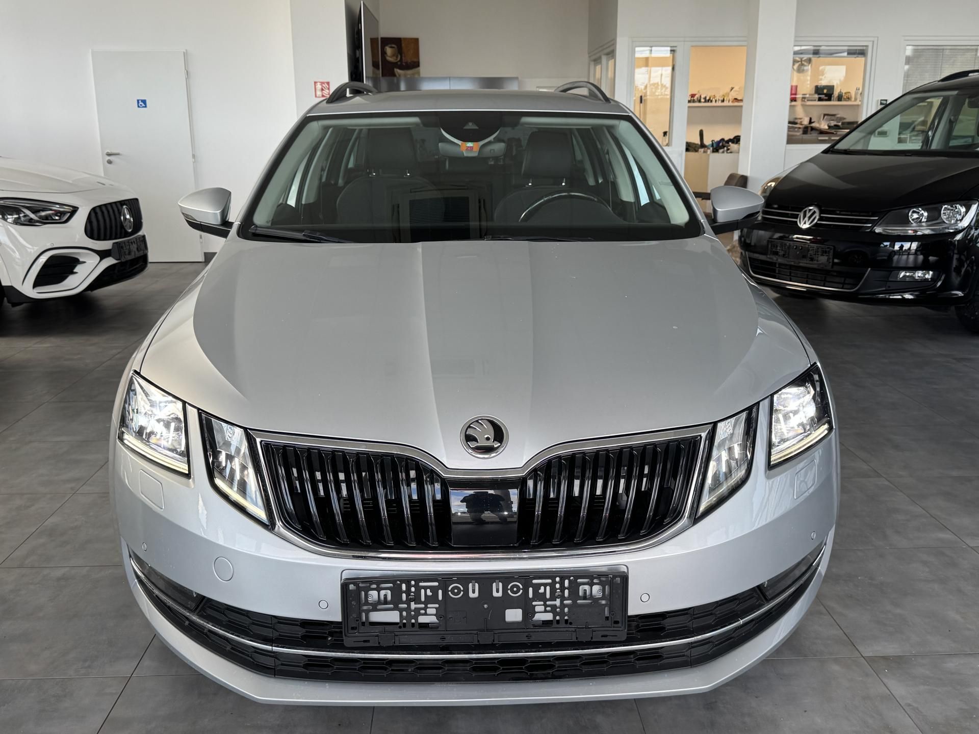Škoda Octavia, 2,0TDi DSG 4X4 NAVI TAŽNÉ LED - fotka 2