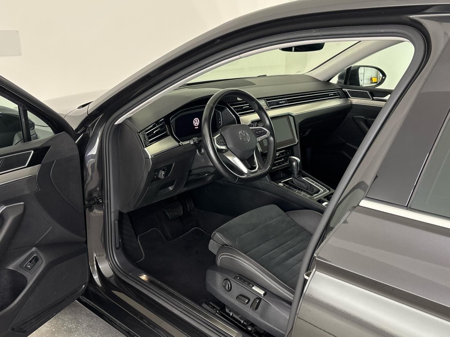 Volkswagen Passat, 2.0 TDI / 110 kW Elegance DSG - fotka 6