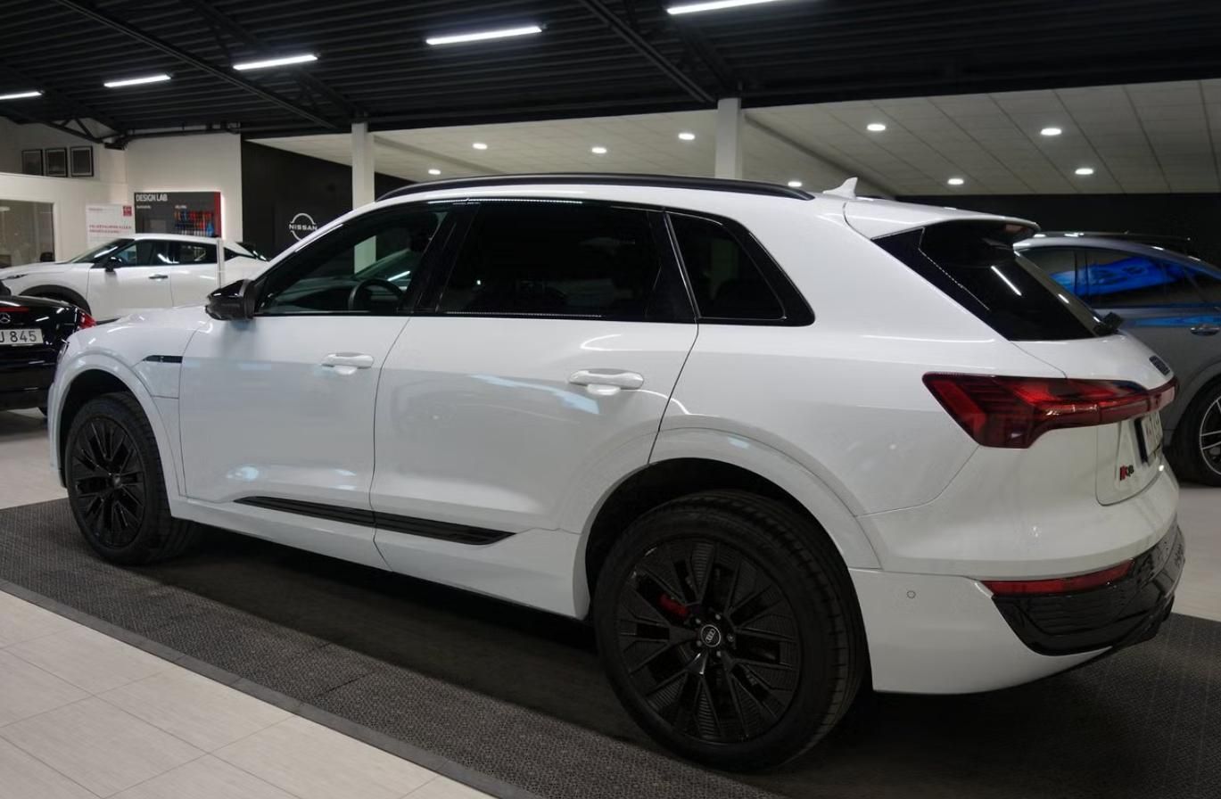 Audi Q8 e-tron, 55 Q 360k Pano Tažné 4 zóny - fotka 3