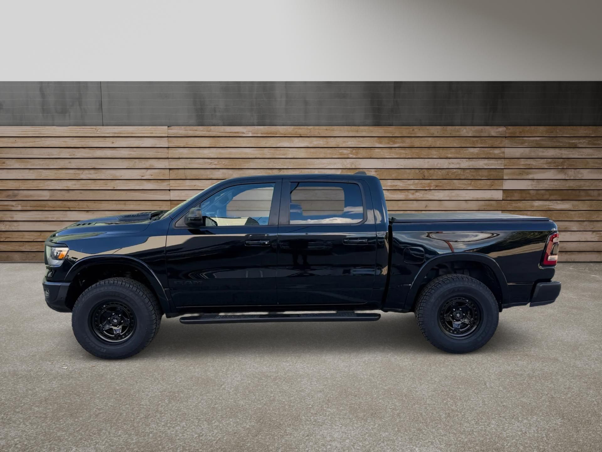Dodge Ram, +HEMI+REBEL+LIFT+PO SERVISE+ - fotka 6