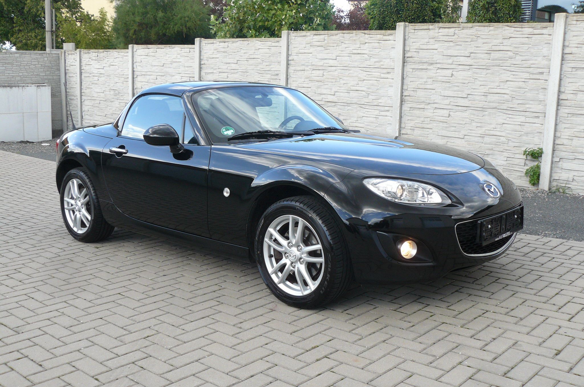 Mazda MX-5, 1.8i 16v, 93kW, EL. HARDTOP - fotka 2