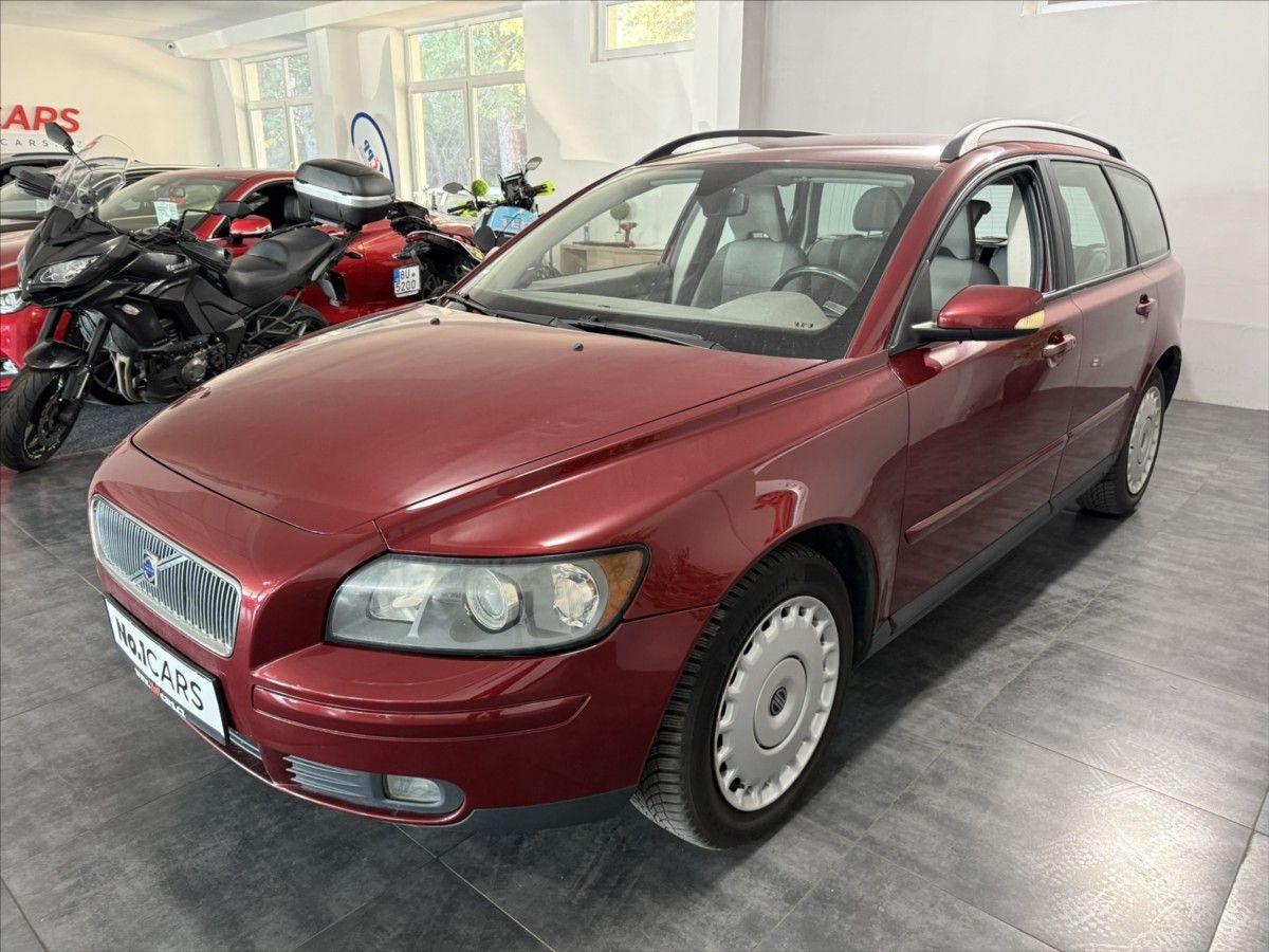 Volvo V50, 2,0   D 100KW KRÁSNÝ STAV TZ - fotka 3