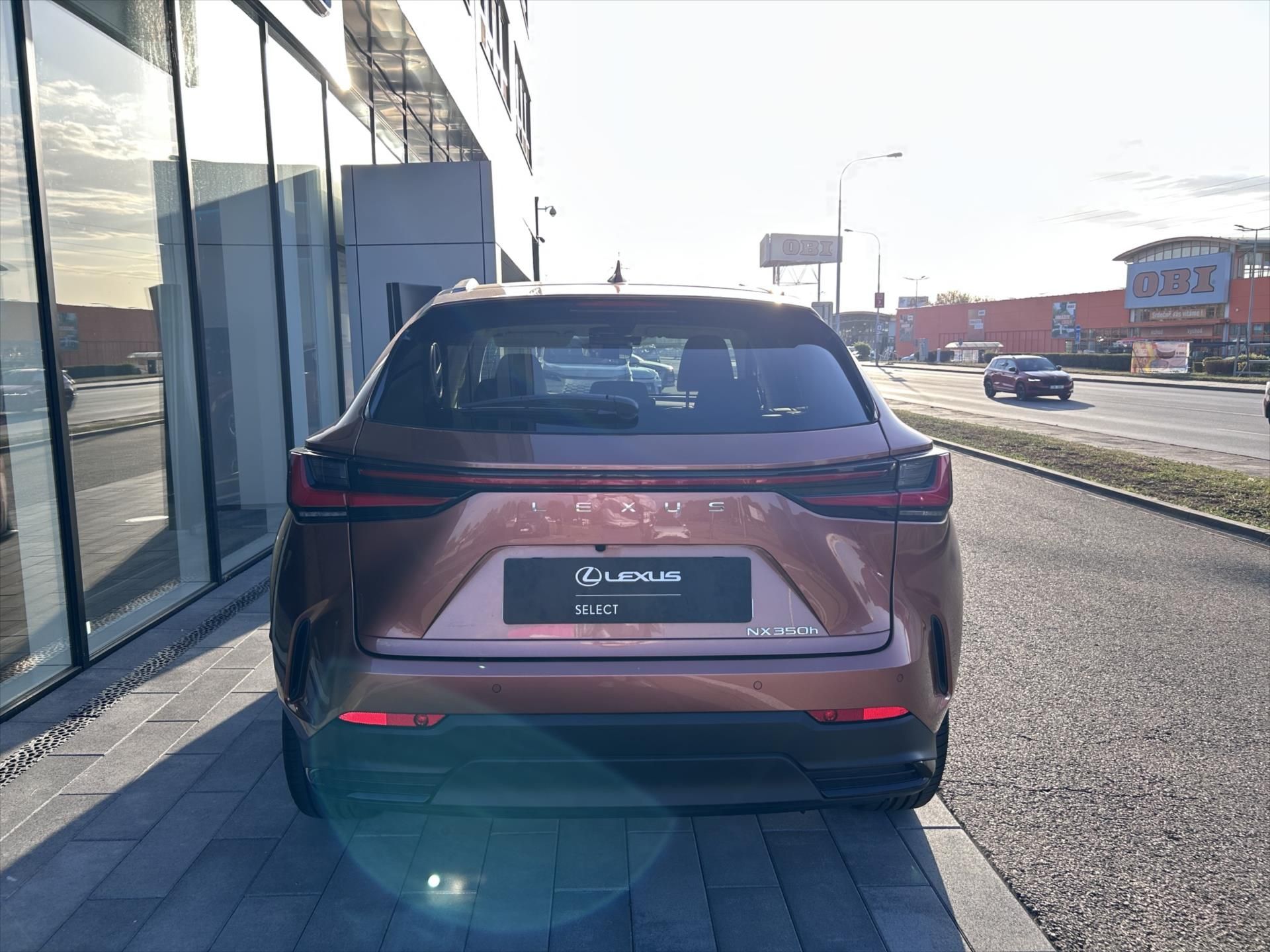 Lexus NX 350h, 2.5  4V Luxury - fotka 4