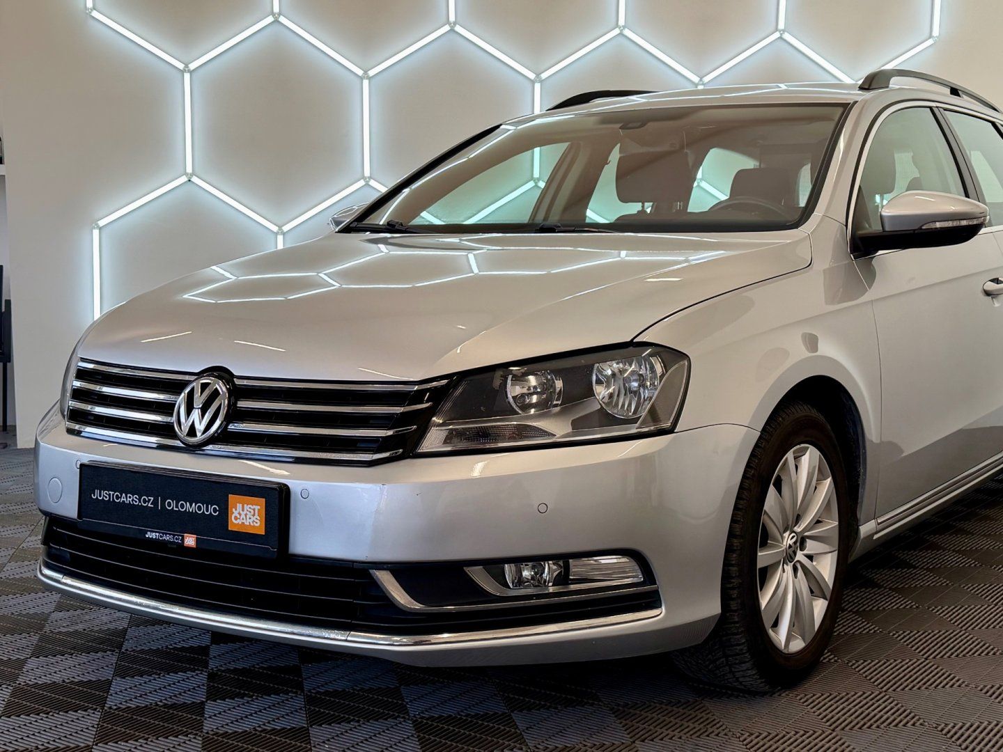 Volkswagen Passat, 1.6 TDI, 77kW, BlueMotion, - fotka 4