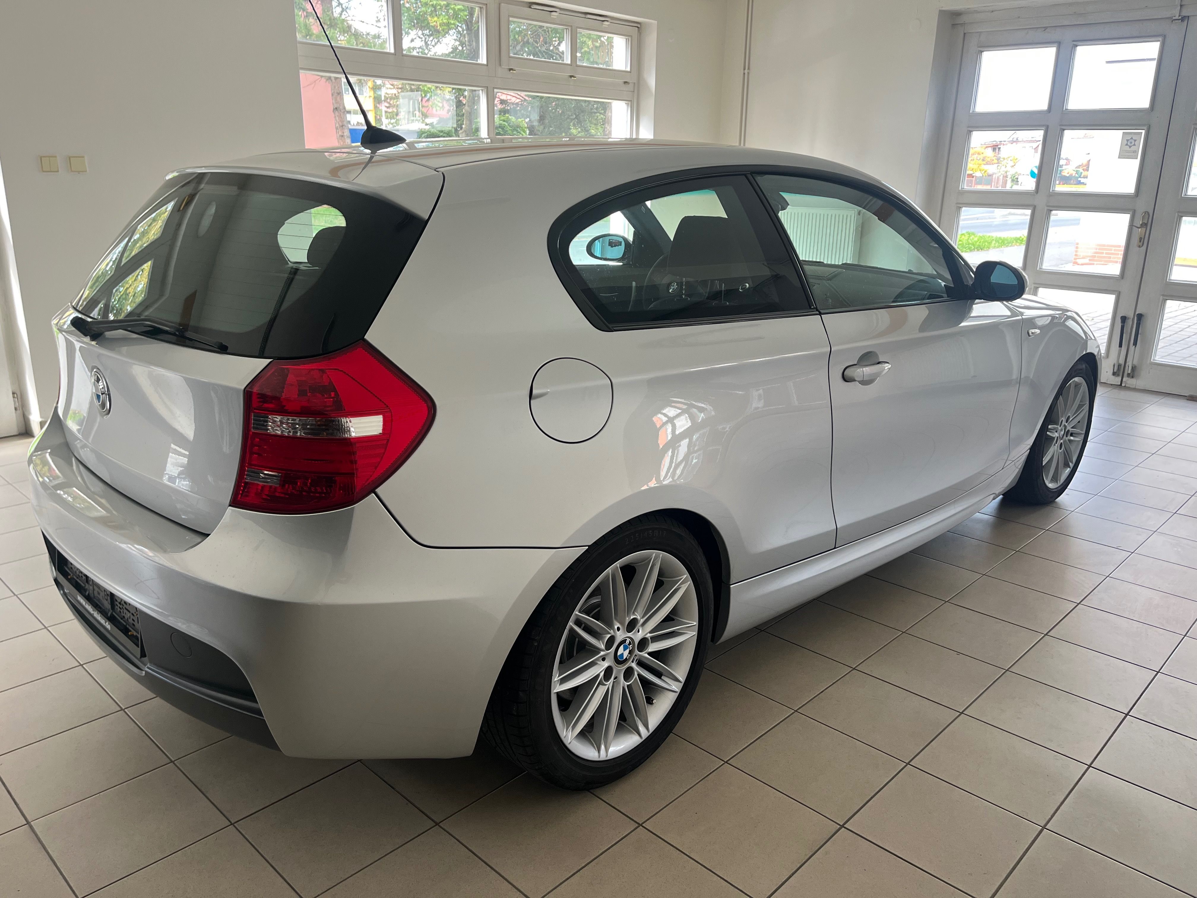 BMW Řada 1, 118i  M-Paket - fotka 5