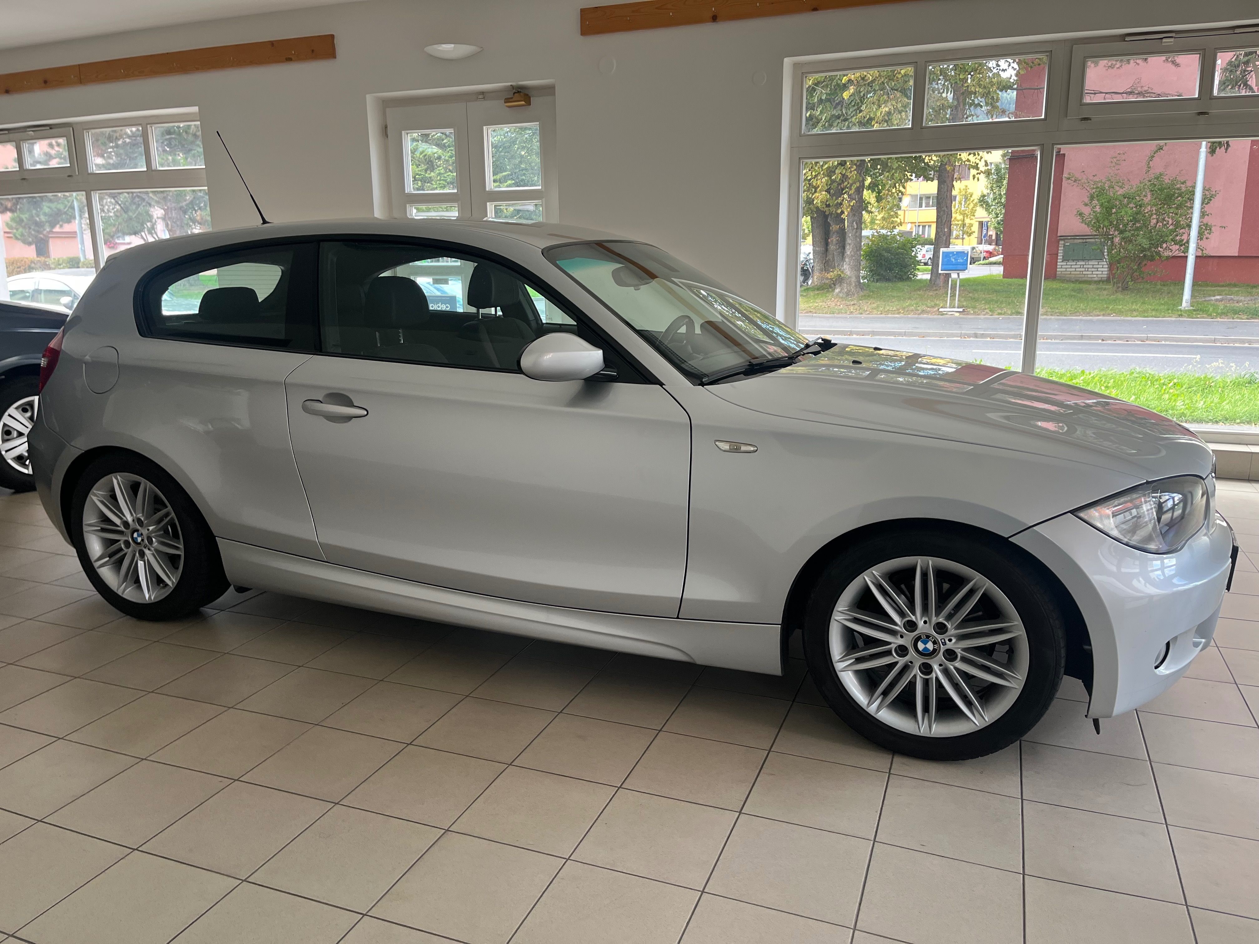 BMW Řada 1, 118i  M-Paket - fotka 4
