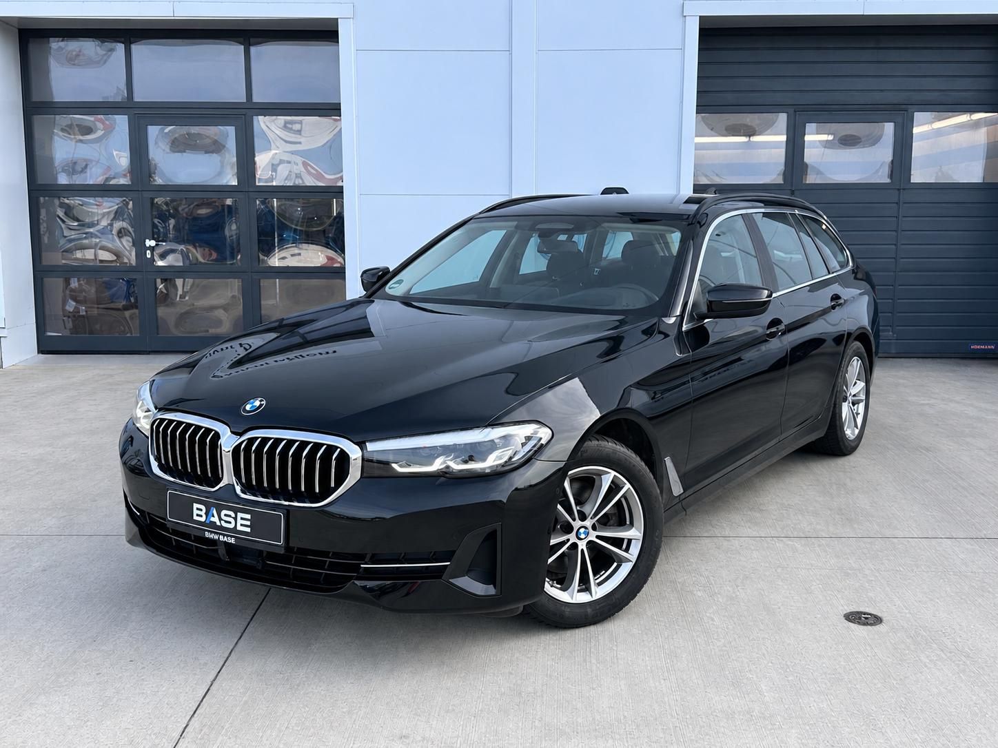 BMW Řada 5, 520d Touring, Head-up, Tažné