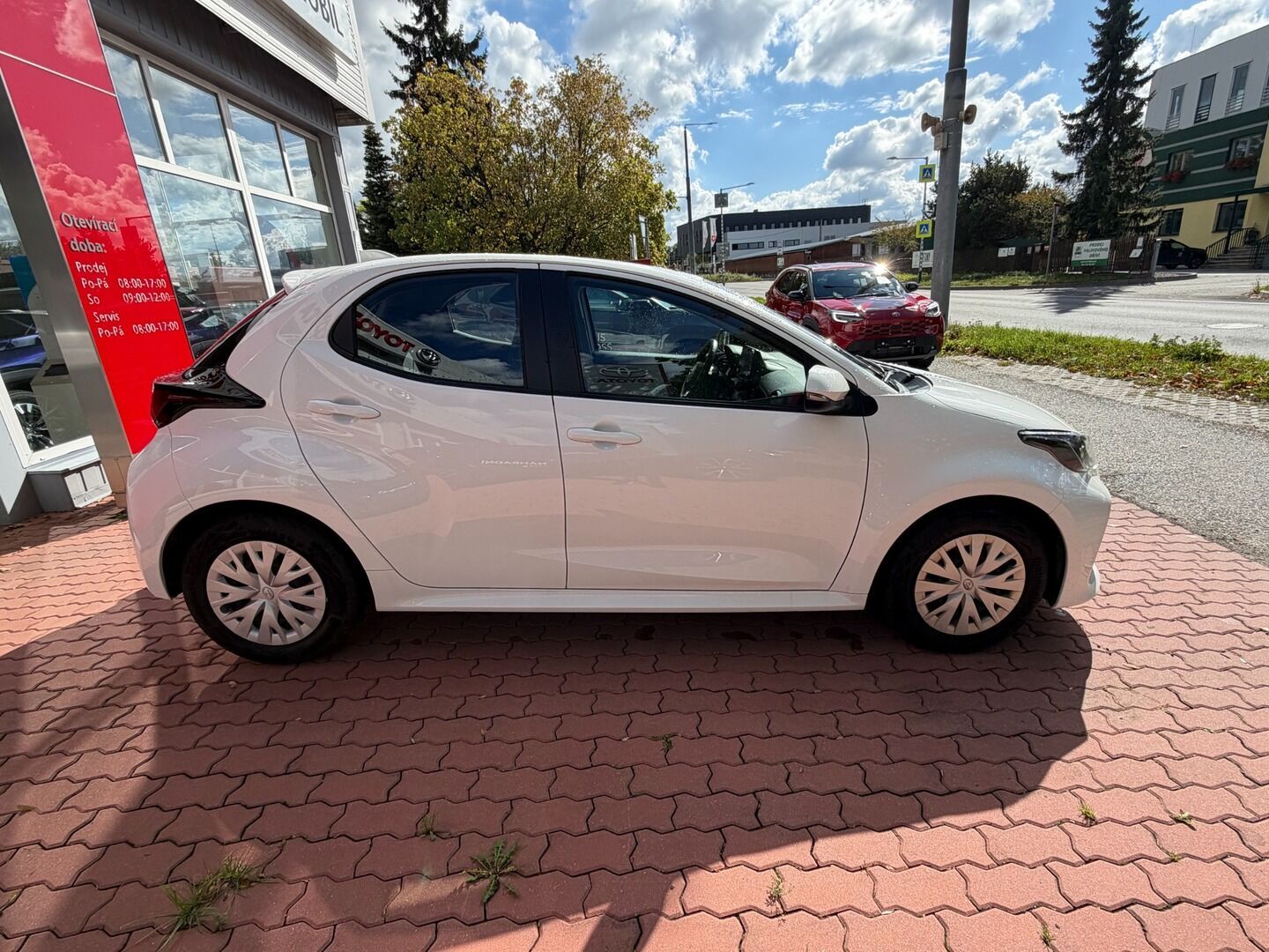 Toyota Yaris, 1.5 benzín 6MT Comfort Tech - fotka 4