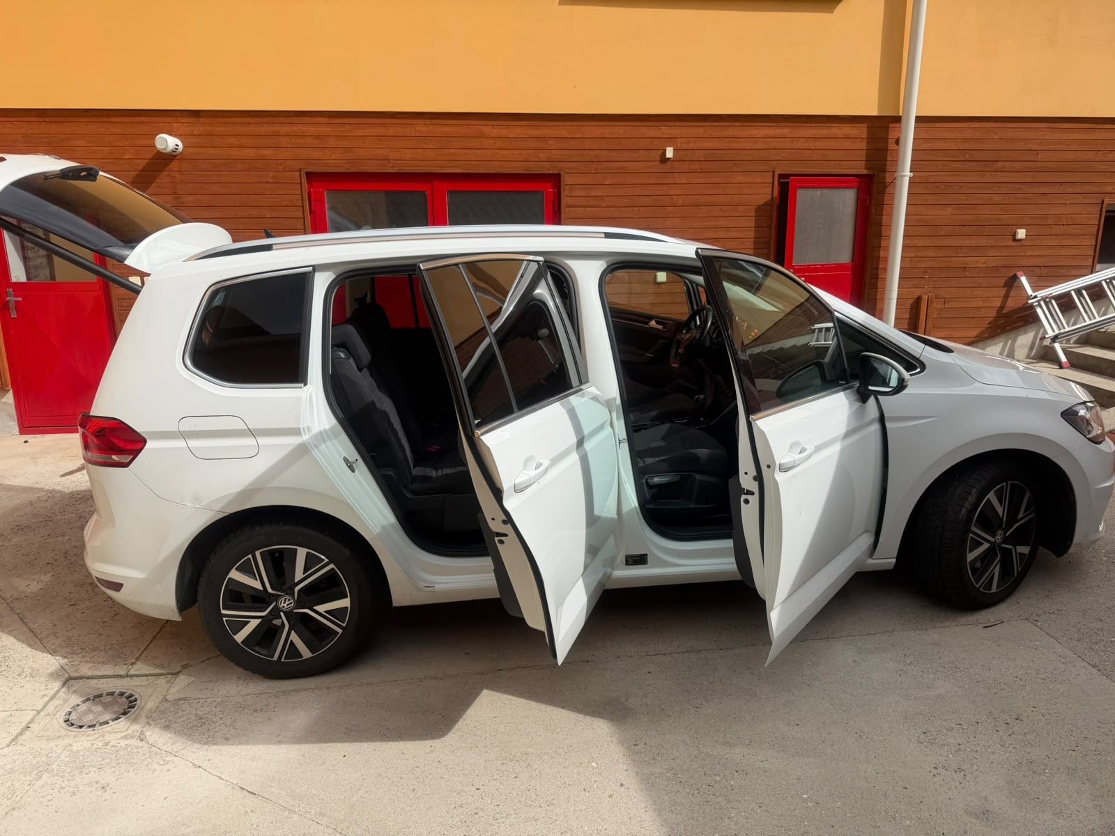 Volkswagen Touran, 2.0 TDI 7 míst - fotka 5