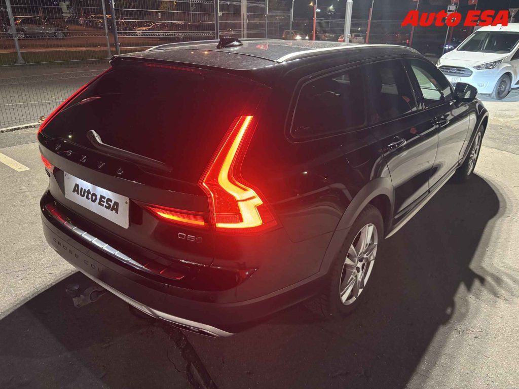 Volvo V90, D5 4x4,AT,navi,LED - fotka 2