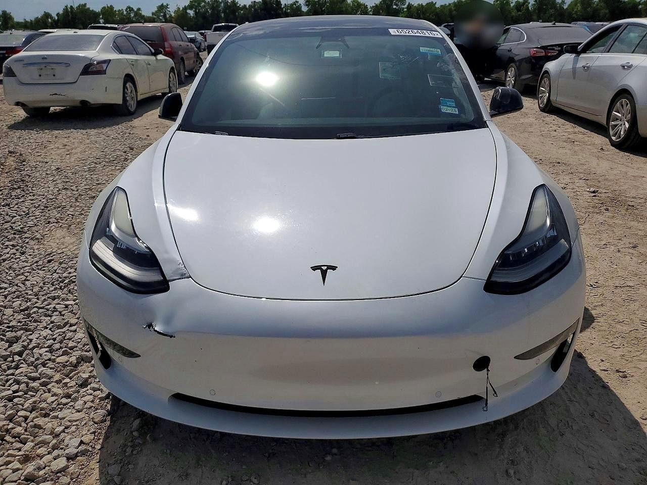 Tesla Model 3, Auto na cestě - fotka 5
