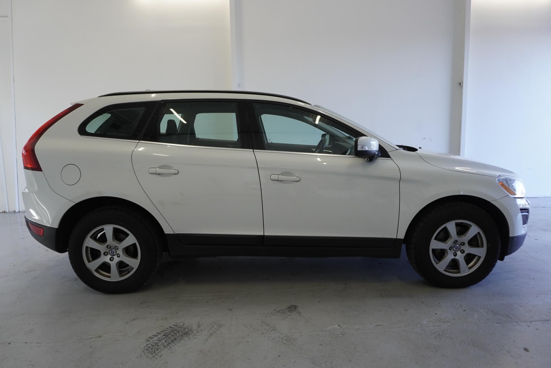 Volvo XC60, D4 AWD MOMENTUM AUT. - fotka 4