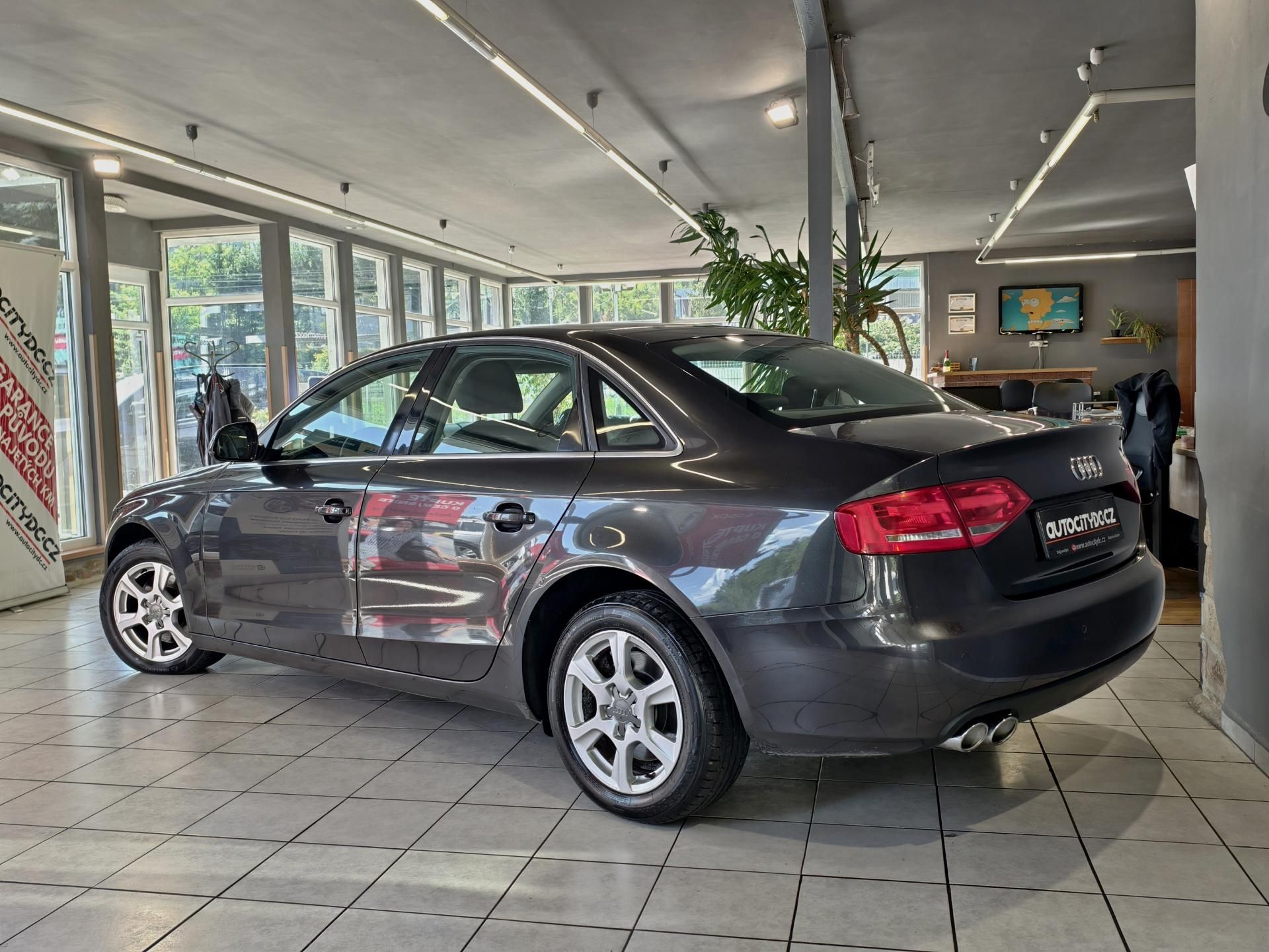 Audi A4, 2.0 TDi 105kW BIXENONY, PDC - fotka 5