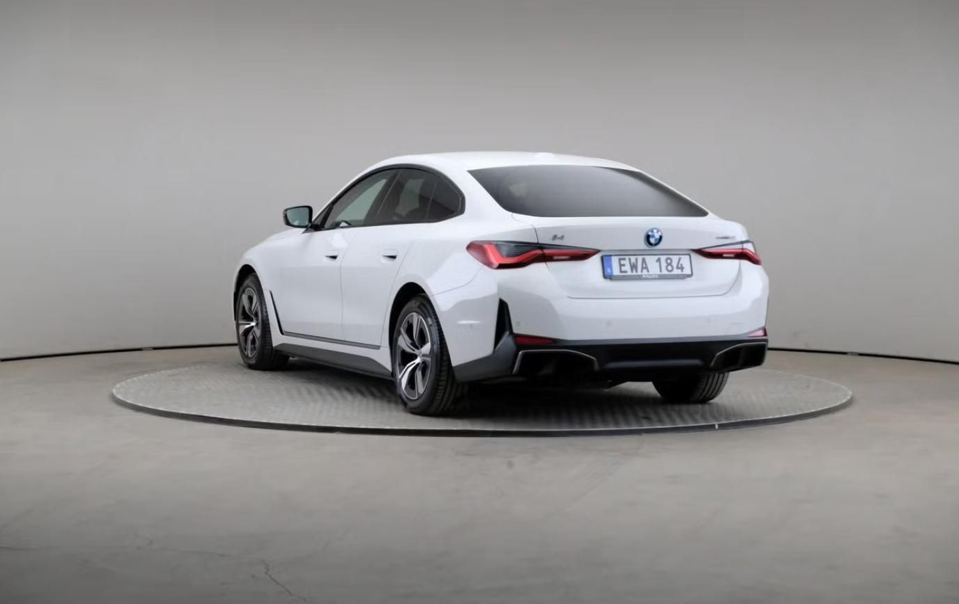 BMW i4, eDrive40 GC Kamera Auto. Park. - fotka 2