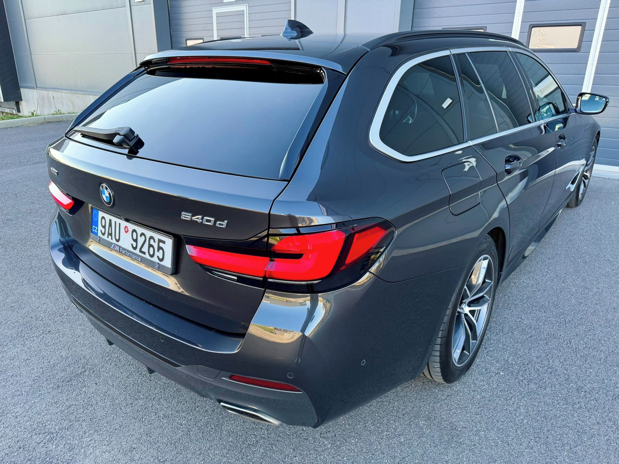 BMW Řada 5, 540d xDrive Touring - fotka 6
