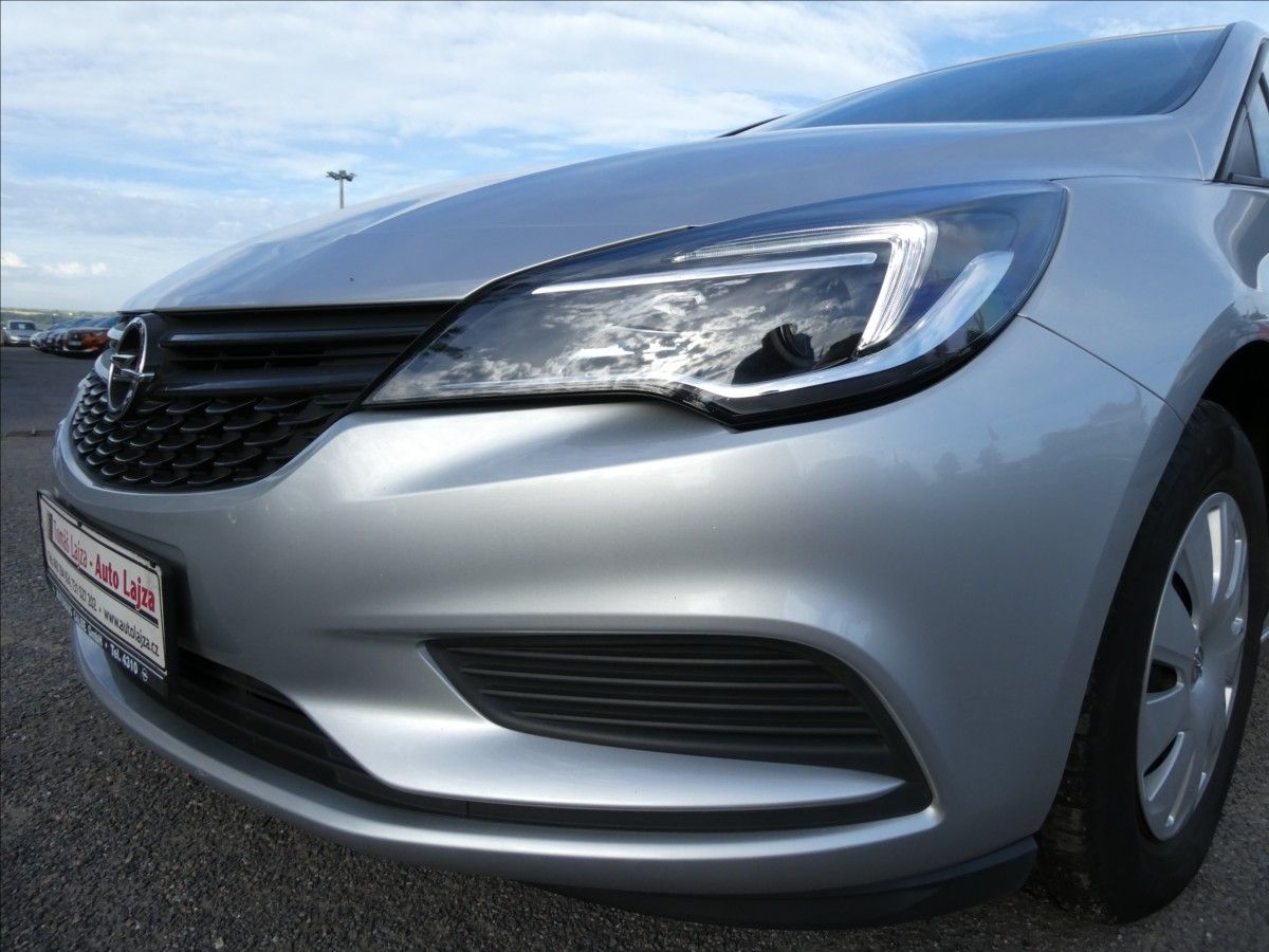 Opel Astra, 1,4 i 74kW 2x kola, serviska - fotka 4