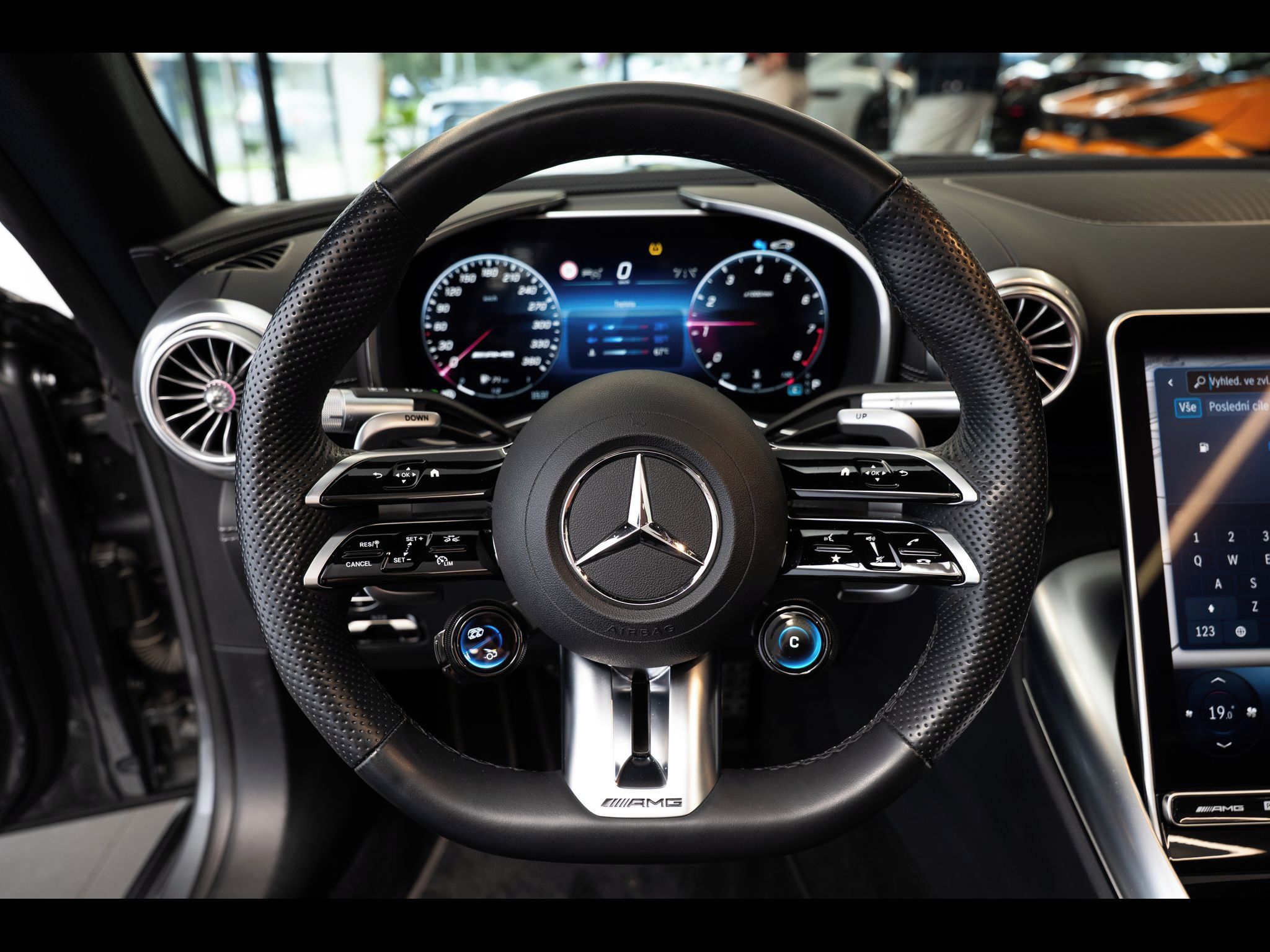 Mercedes-Benz SL, 4MATIC+ - fotka 6