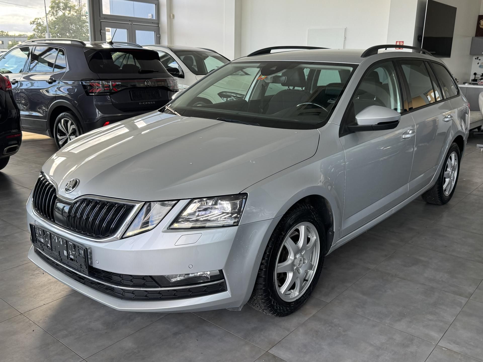 Škoda Octavia, 2,0TDi DSG 4X4 NAVI TAŽNÉ LED - fotka 3