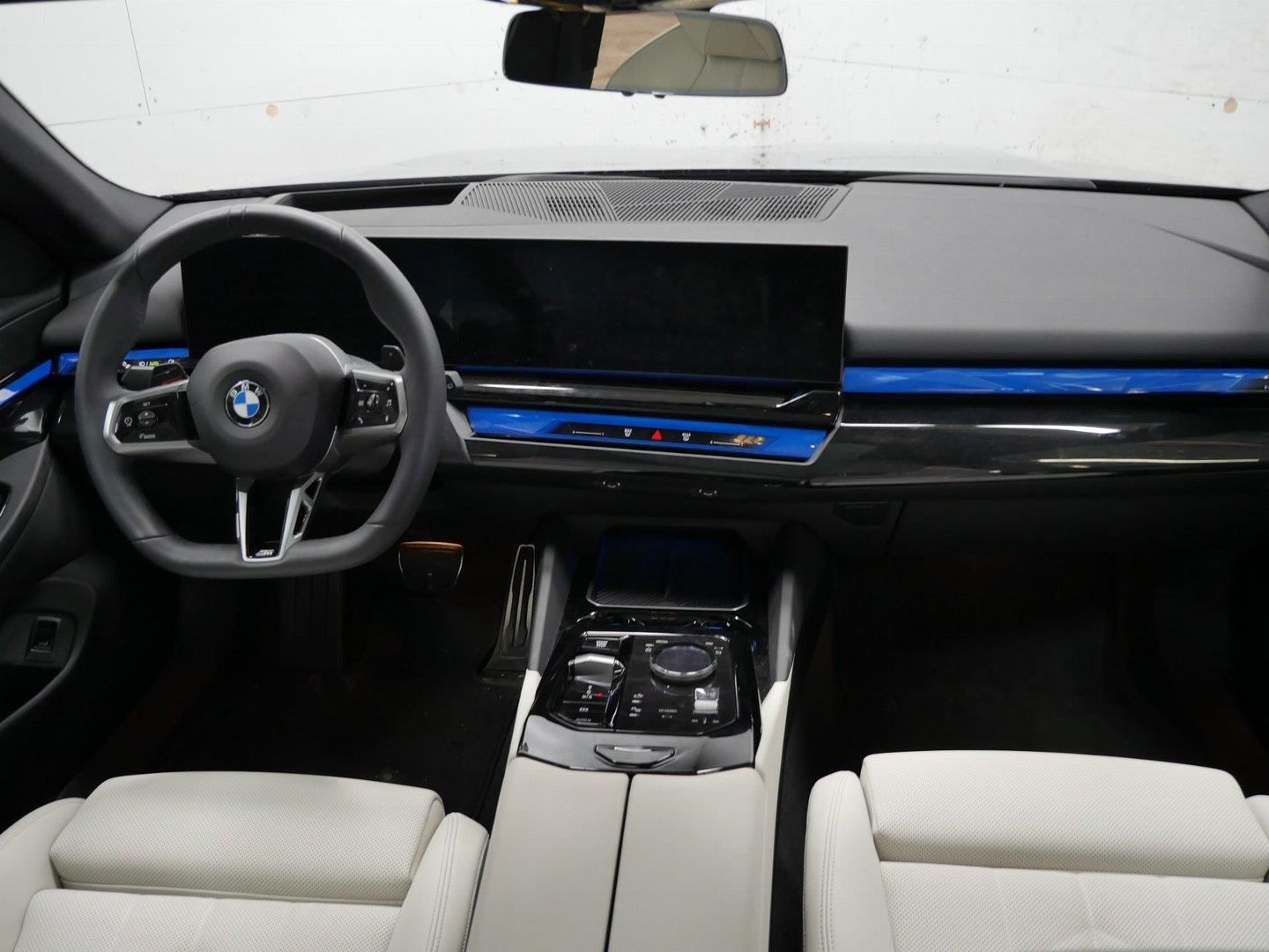 BMW Řada 5, 520d xDrive Touring Tažné - fotka 6