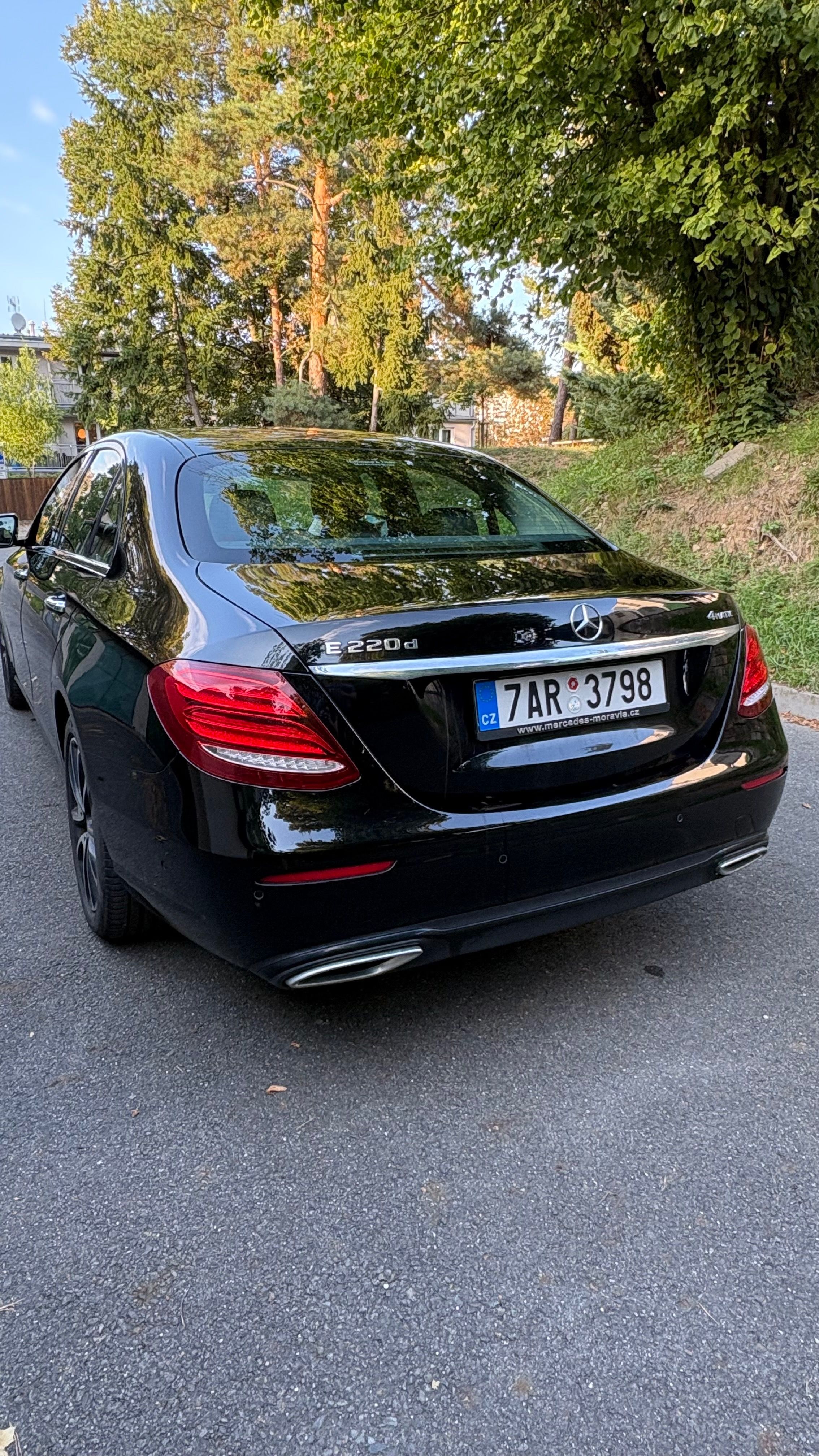 Mercedes-Benz Třídy E, 220 D 4MATIC - fotka 3