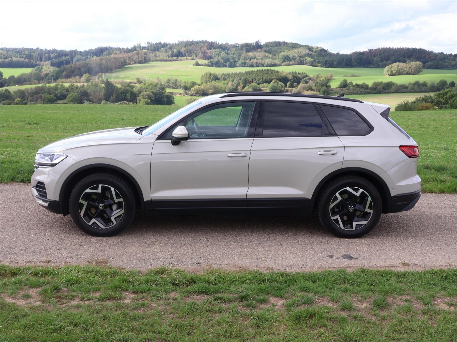 Volkswagen Touareg, 3,0 TDI 170kW Limited Tiptroni - fotka 4