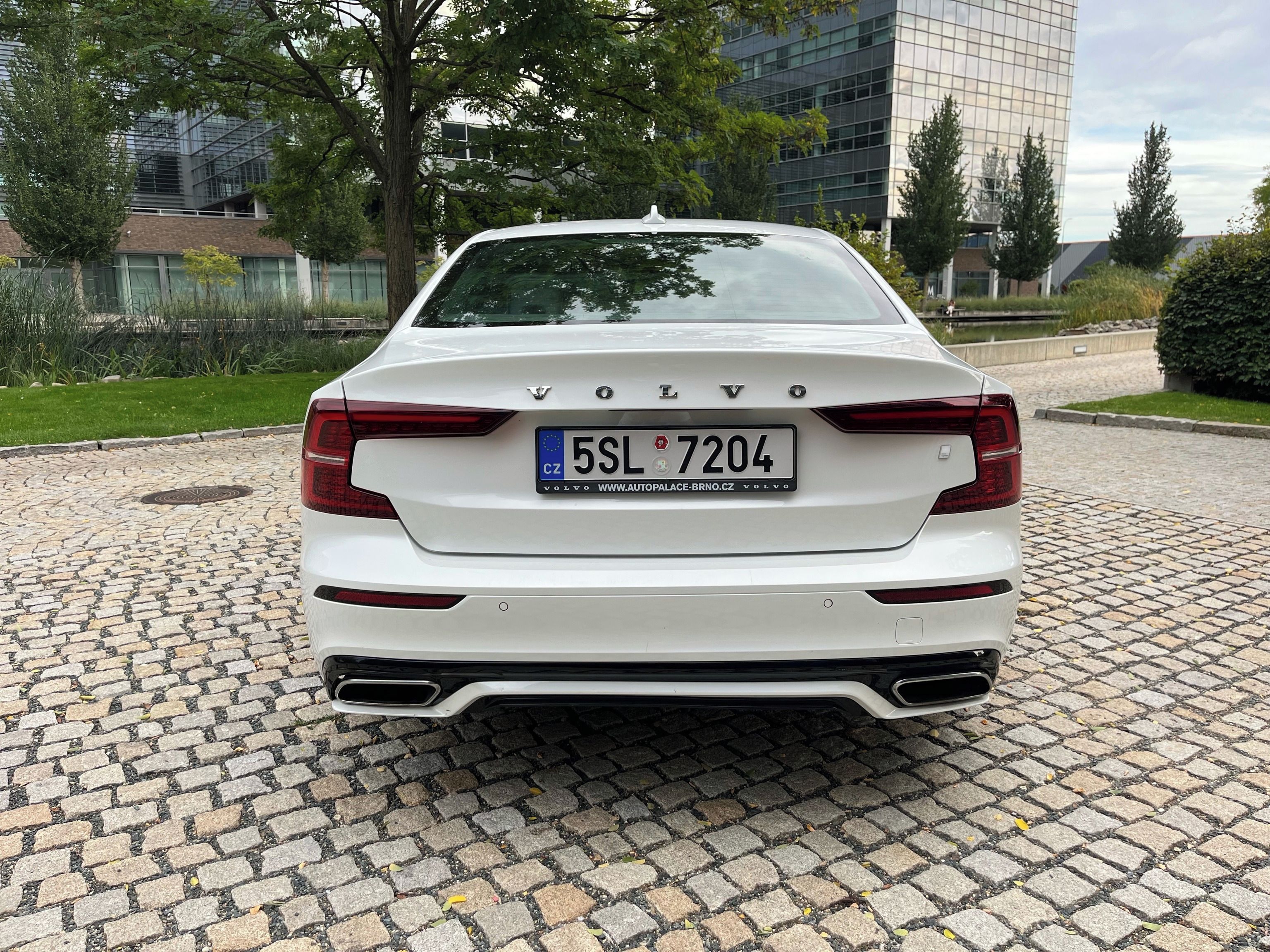 Volvo S60, R design 184kw - fotka 4