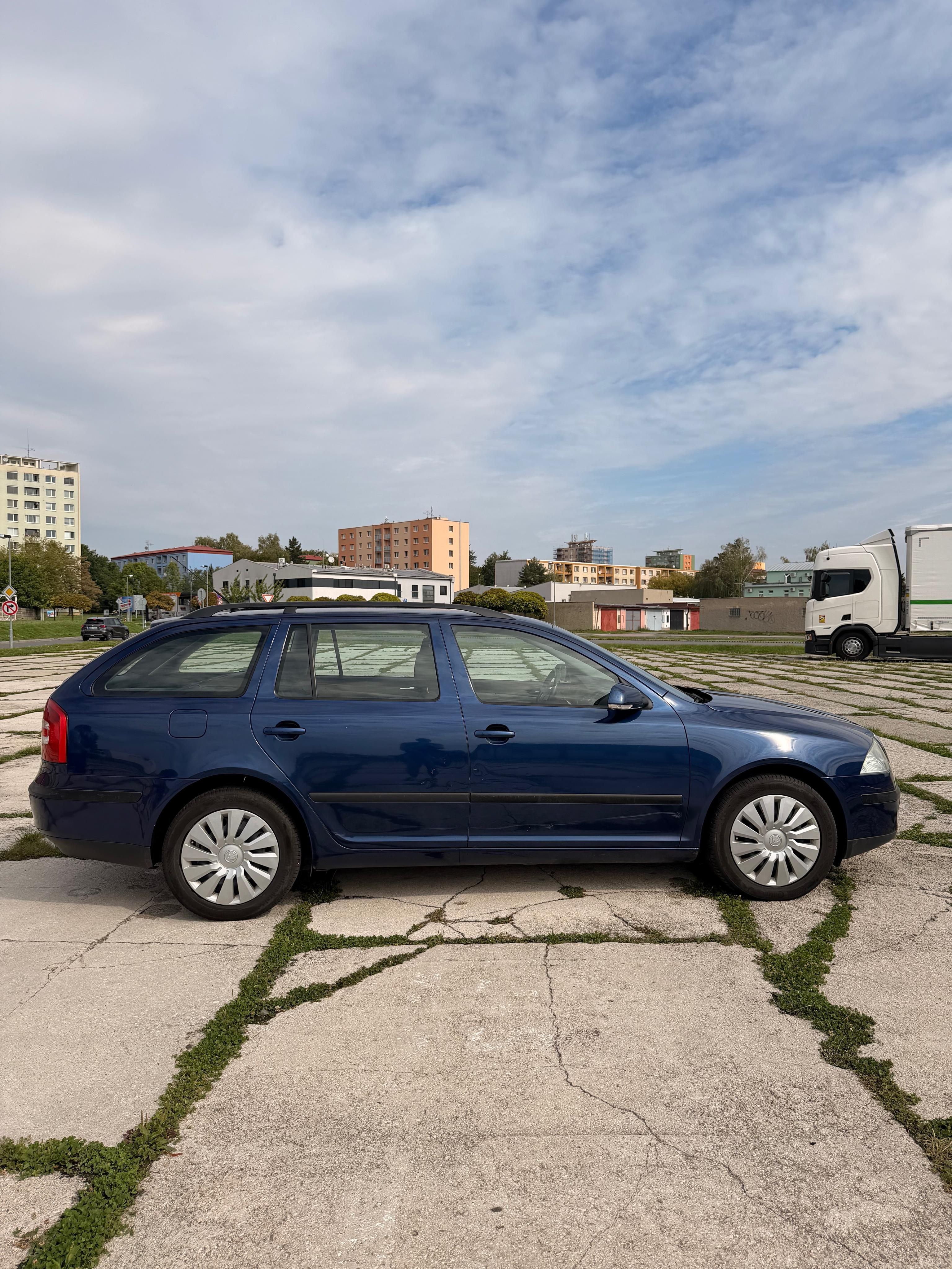 Škoda Octavia, 2.0 TDI, servisováno - fotka 5