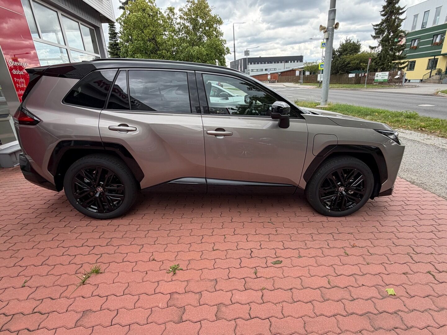 Toyota Rav4, 2.5 Plug-in hybrid Style 4x4 - fotka 4