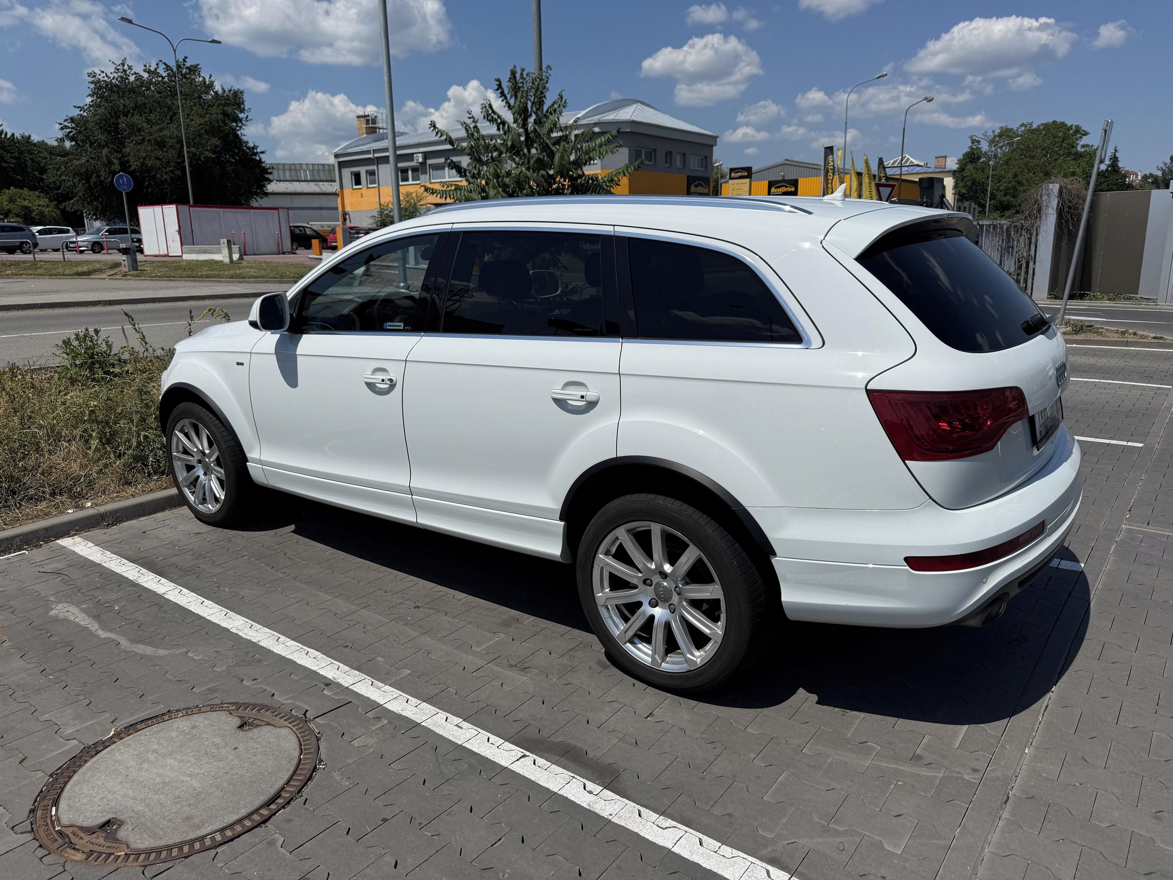Audi Q7, 7 místná AUDI Q7 - fotka 6