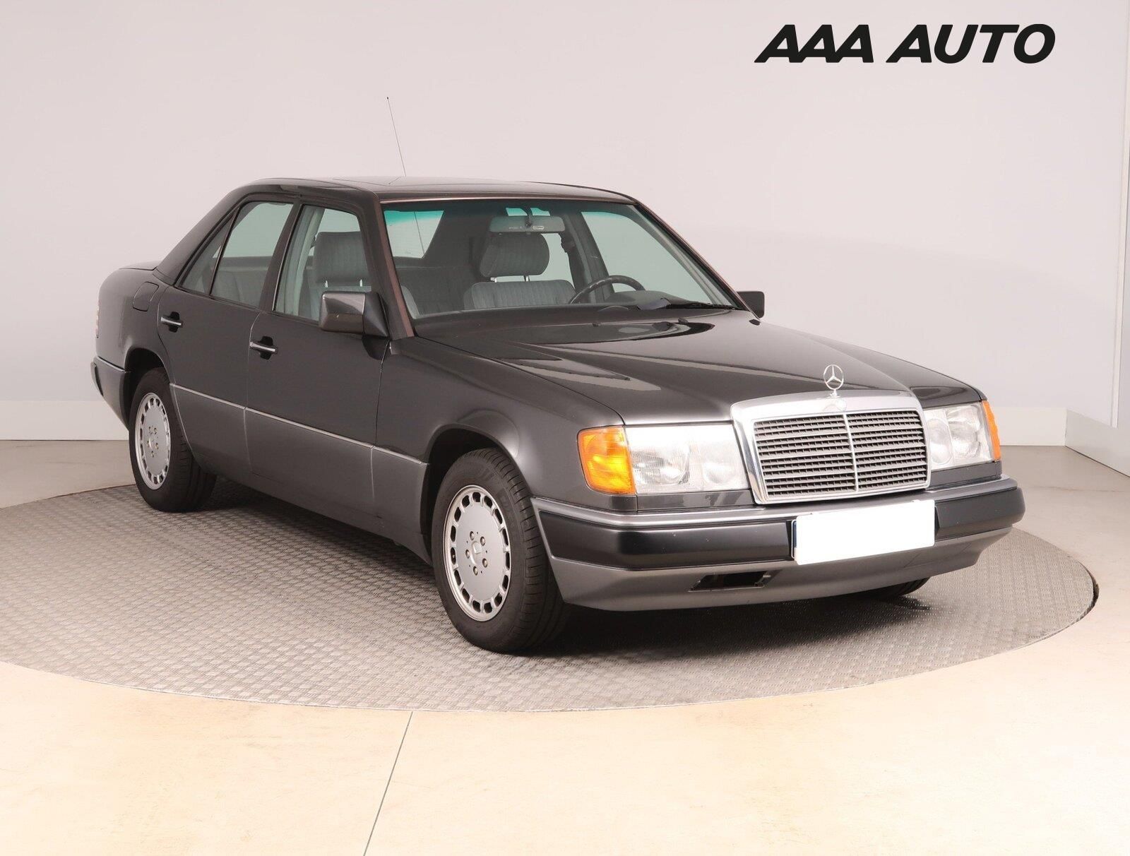 Mercedes-Benz Třídy E, 200 D
