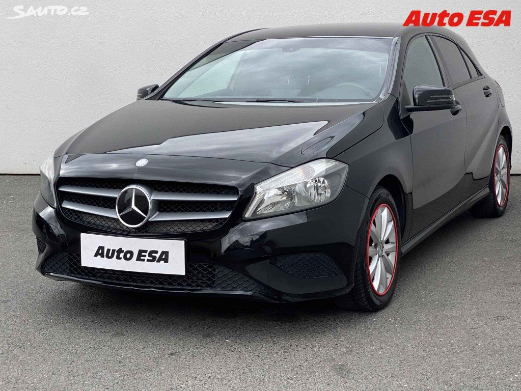 Mercedes-Benz Třídy A 1.6i A180,Navi,AC,tažné | Sauto.cz